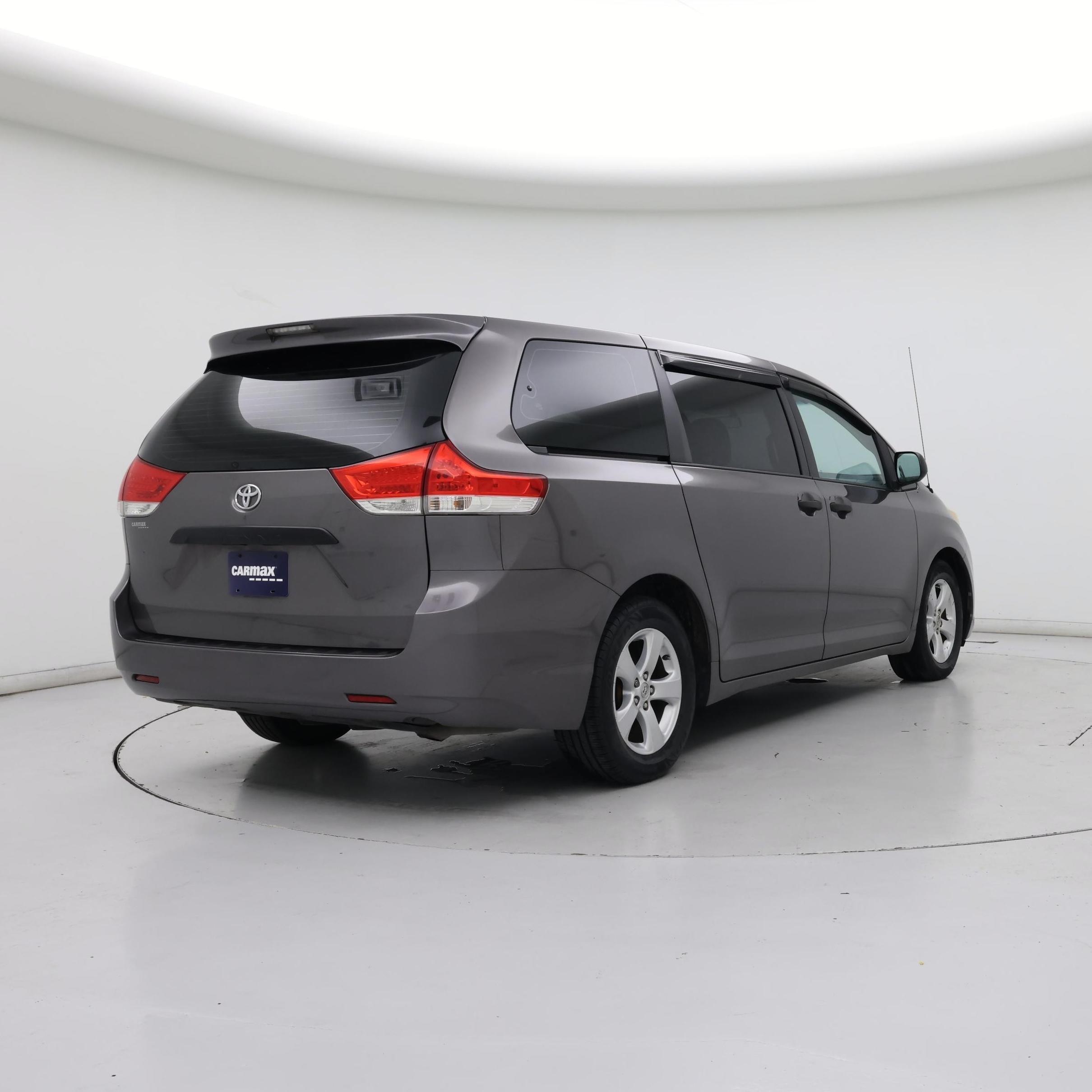 Thumbnail: 2014 Toyota Sienna - 8