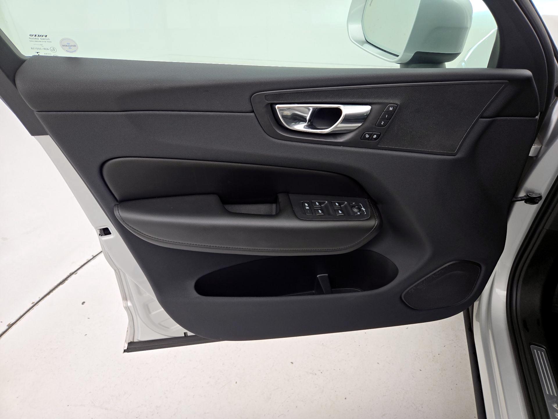 Thumbnail: 2019 Volvo XC60 - 12