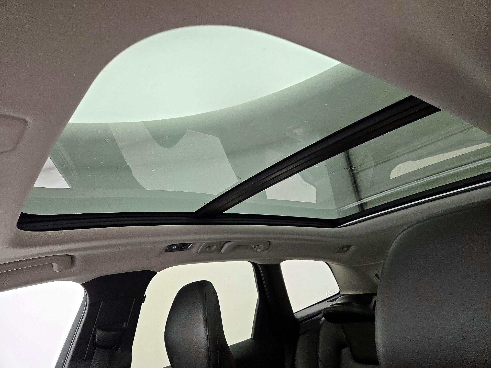 Thumbnail: 2019 Volvo XC60 - 19