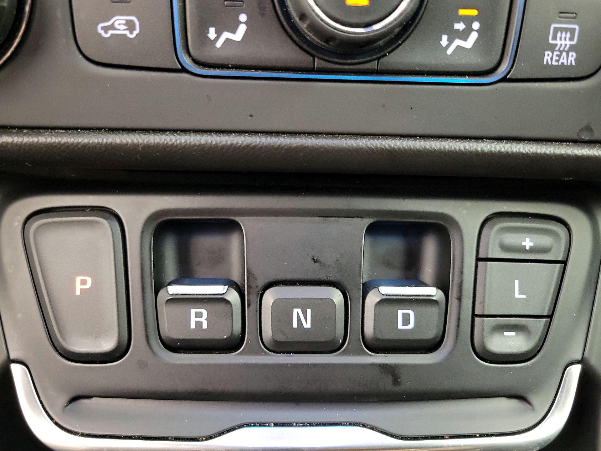 Thumbnail: 2020 GMC Terrain - 17