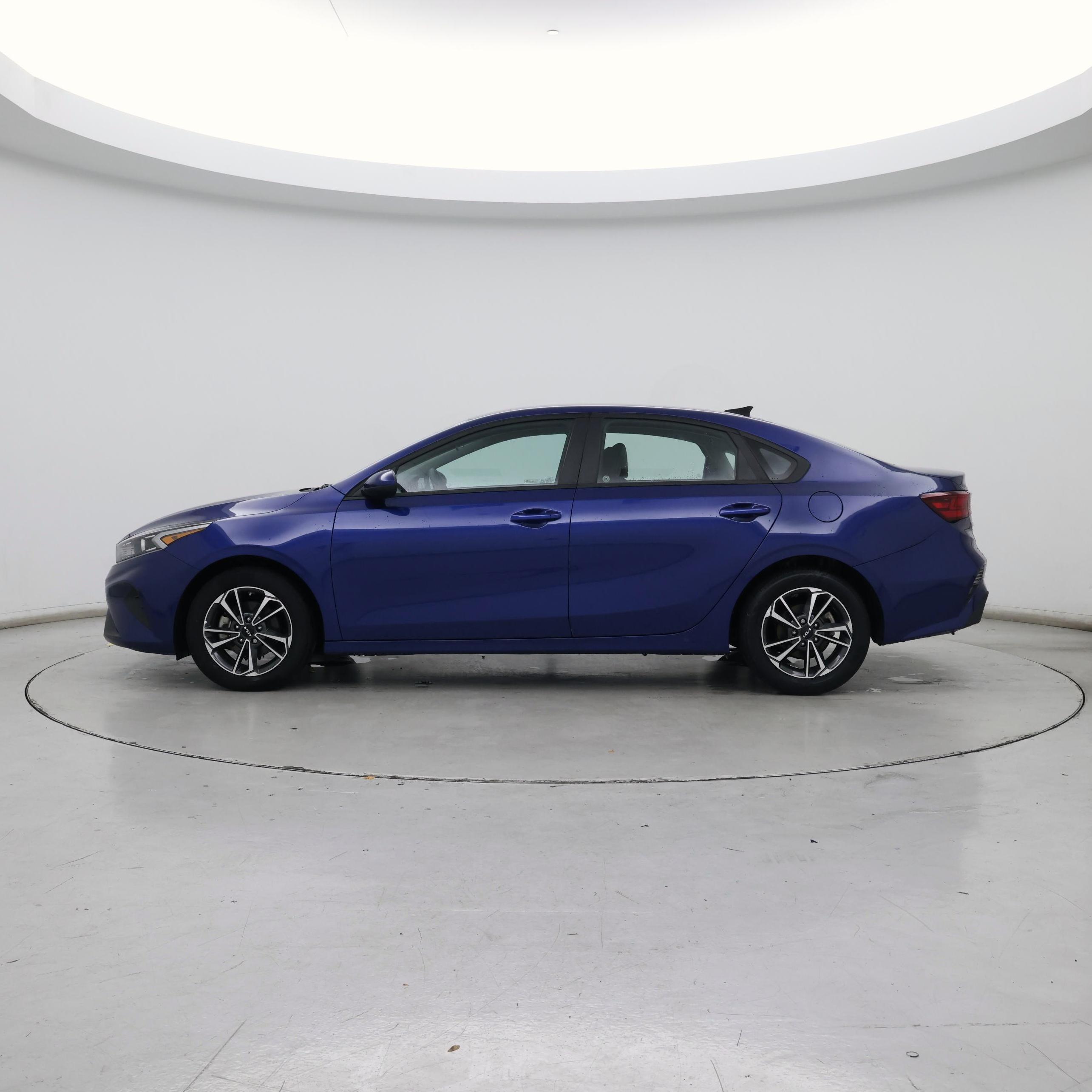 Thumbnail: 2023 Kia Forte - 3