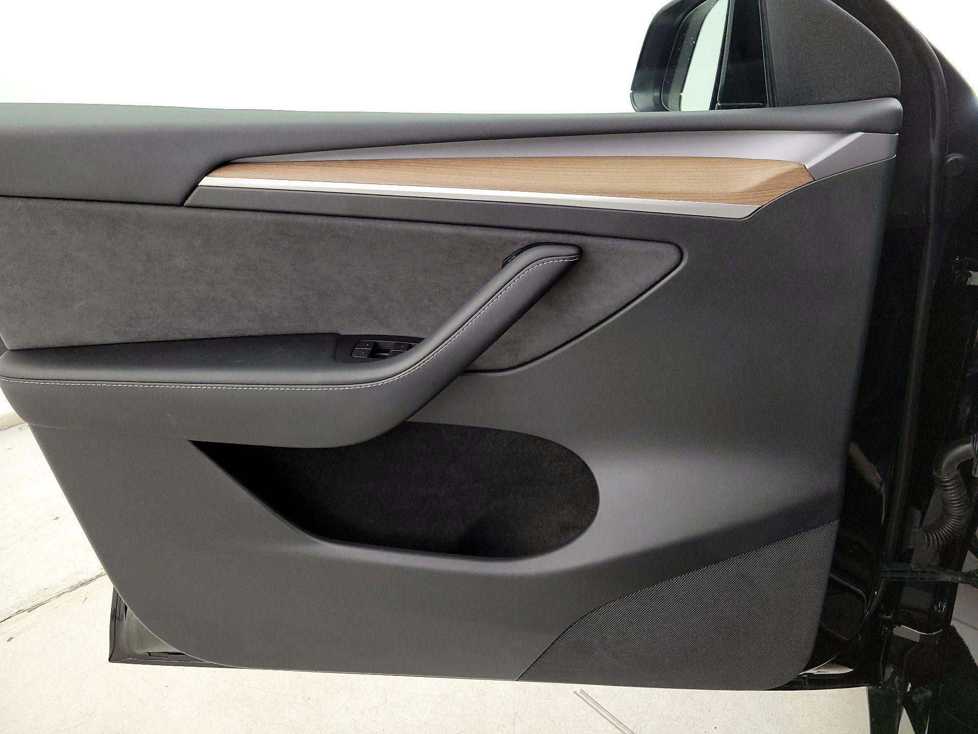 Thumbnail: 2023 Tesla Model Y - 12