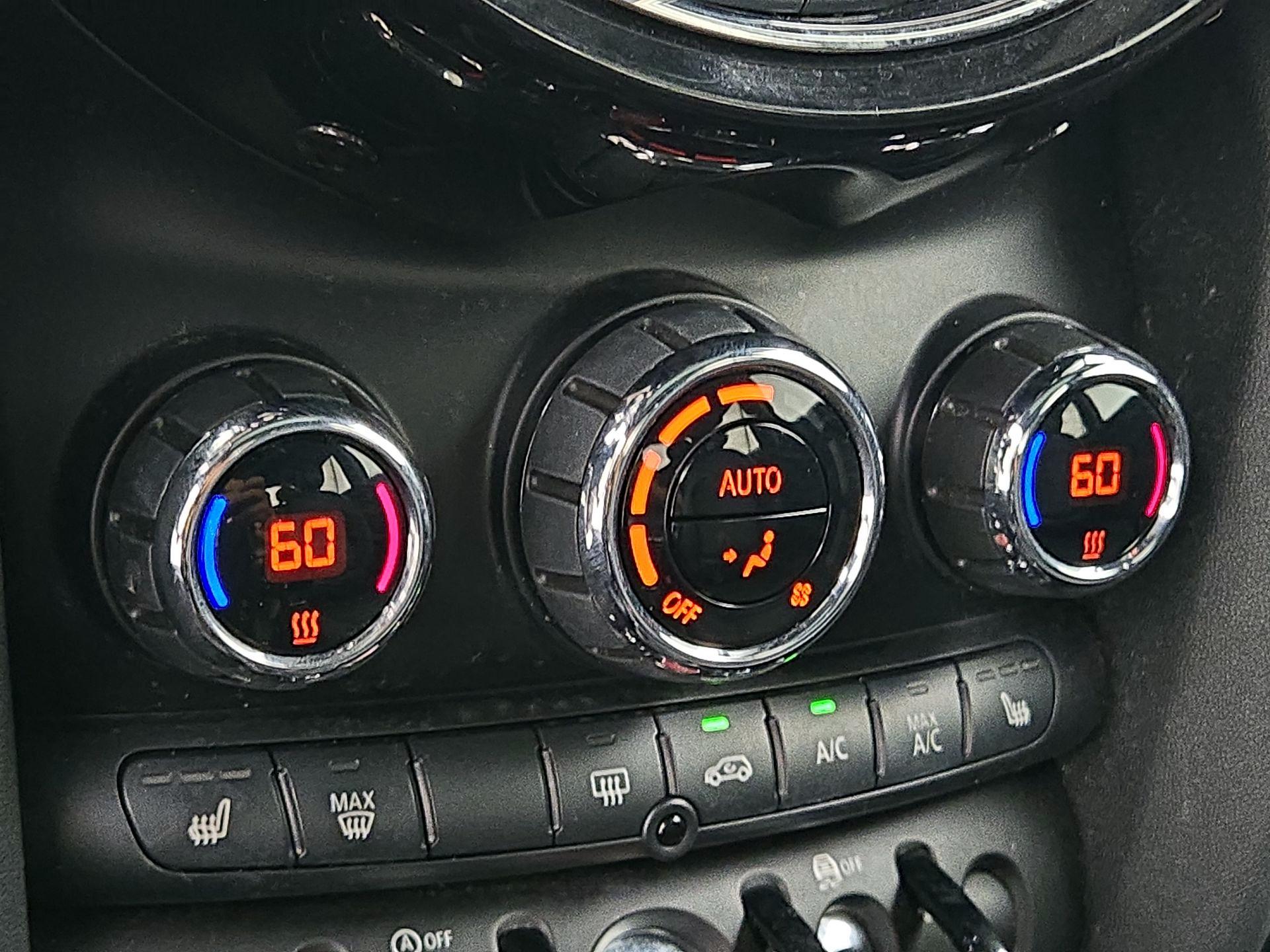 Thumbnail: 2019 MINI Cooper Hardtop - 15