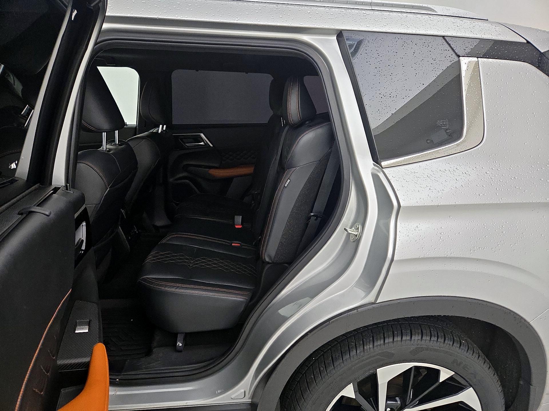 Thumbnail: 2022 Mitsubishi Outlander - 17
