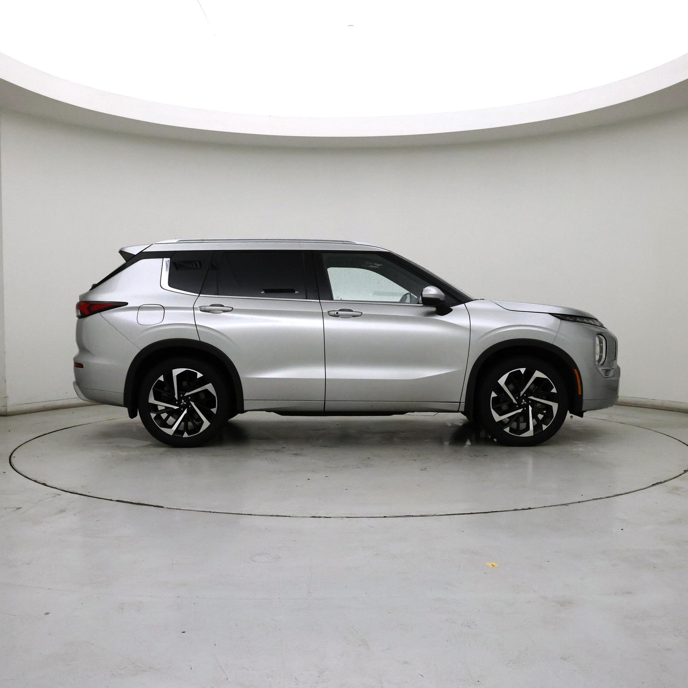 Thumbnail: 2022 Mitsubishi Outlander - 7