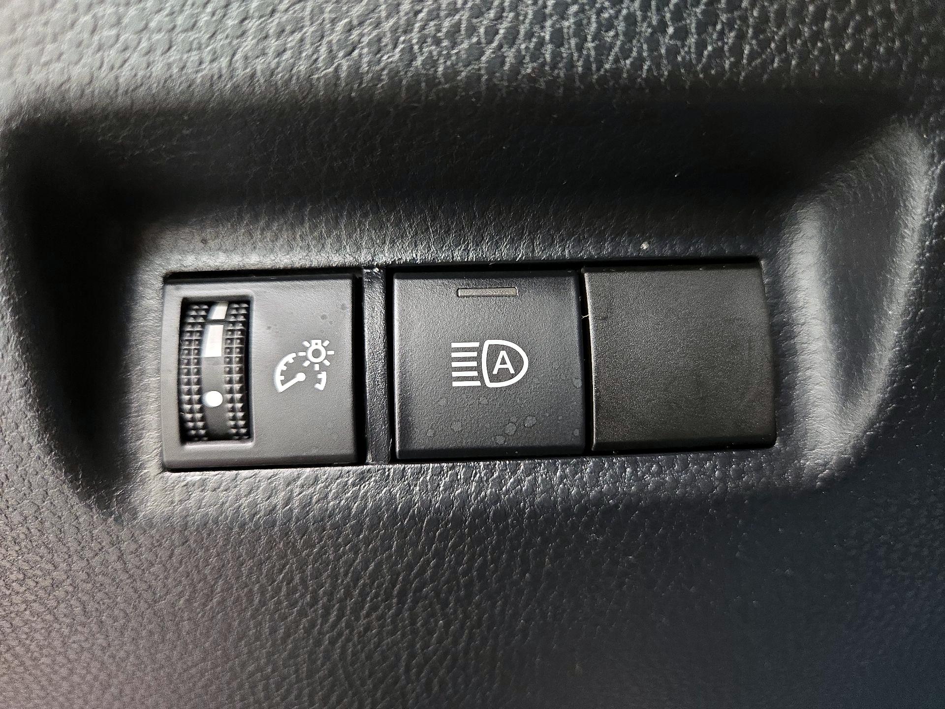 Thumbnail: 2020 Toyota RAV4 - 13