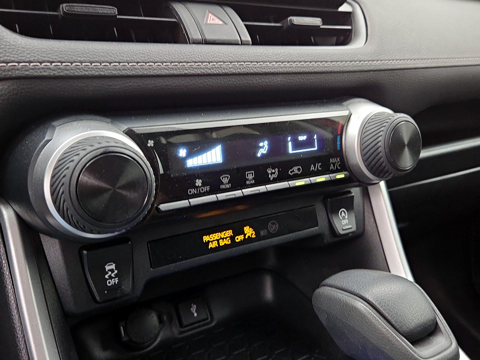 Thumbnail: 2020 Toyota RAV4 - 16