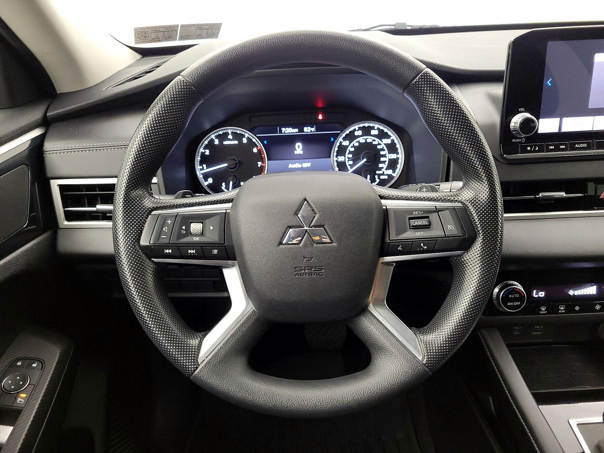 Thumbnail: 2022 Mitsubishi Outlander - 10