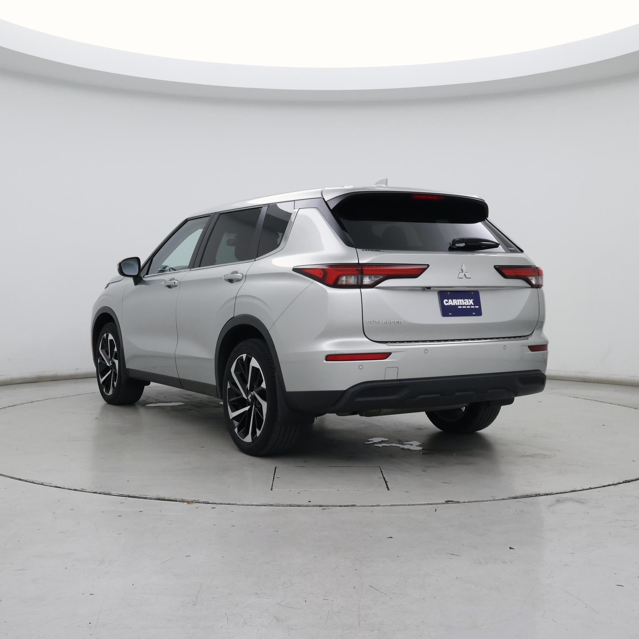 Thumbnail: 2022 Mitsubishi Outlander - 2