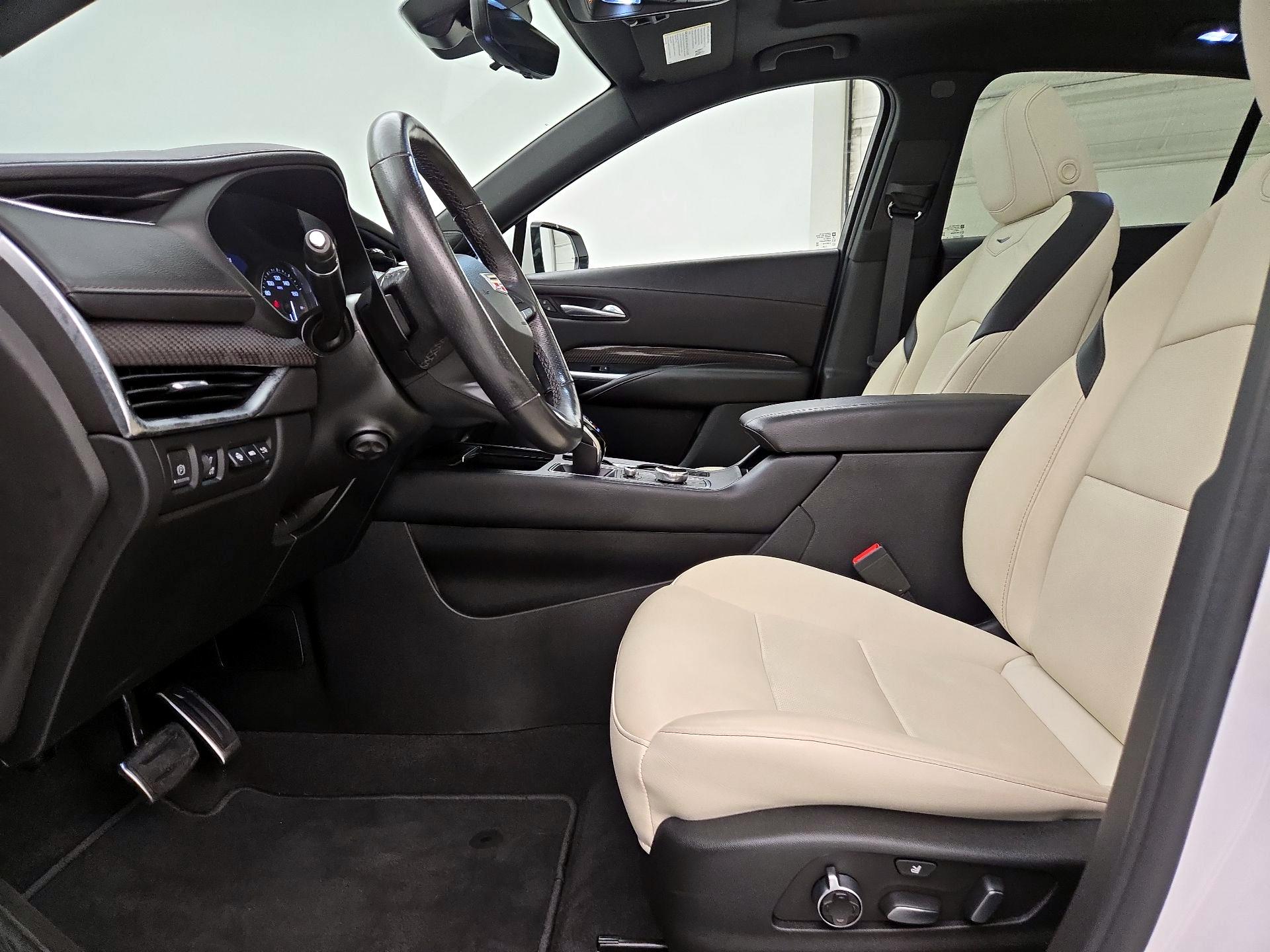 Thumbnail: 2022 Cadillac XT4 - 11
