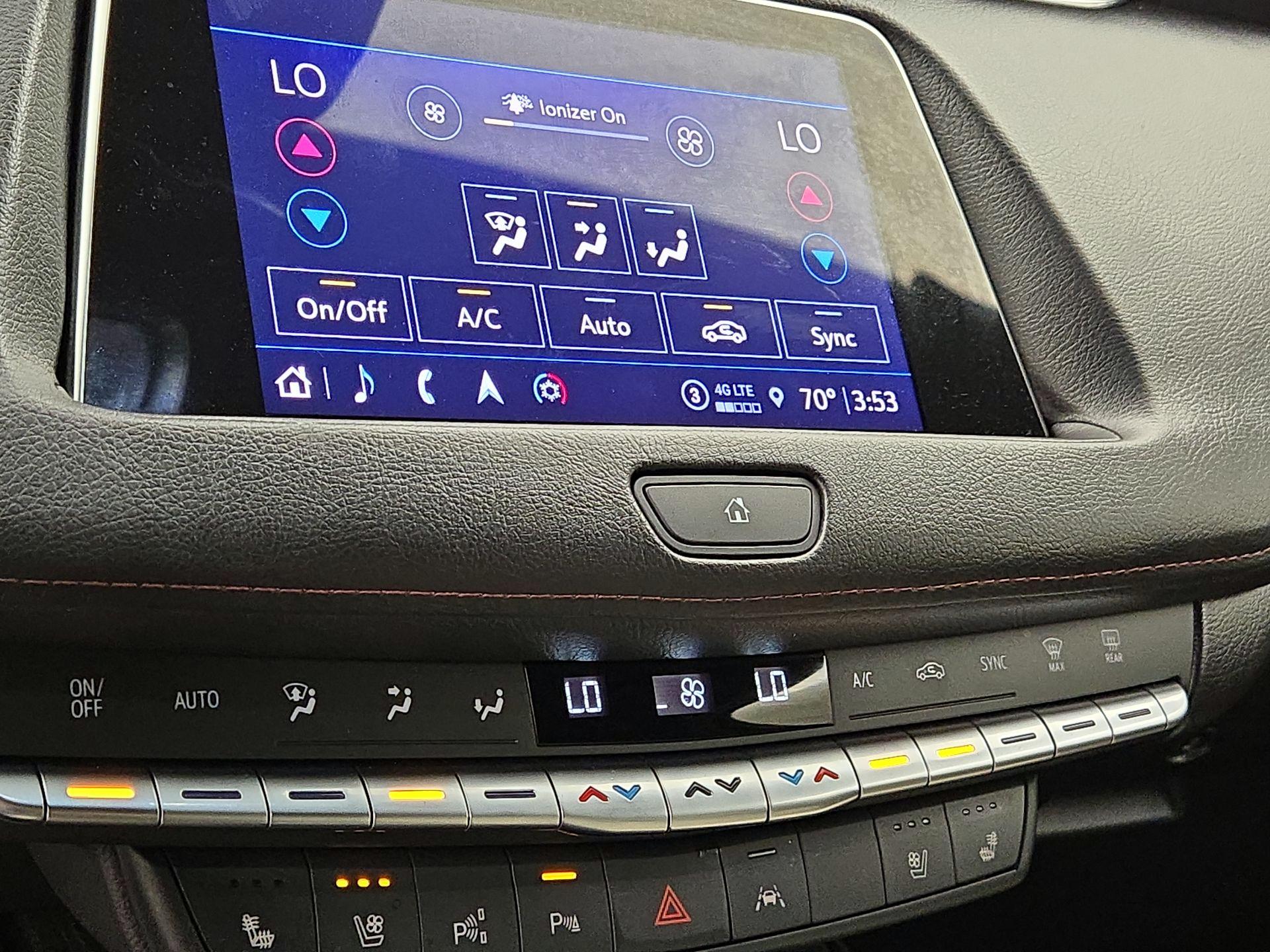Thumbnail: 2022 Cadillac XT4 - 17