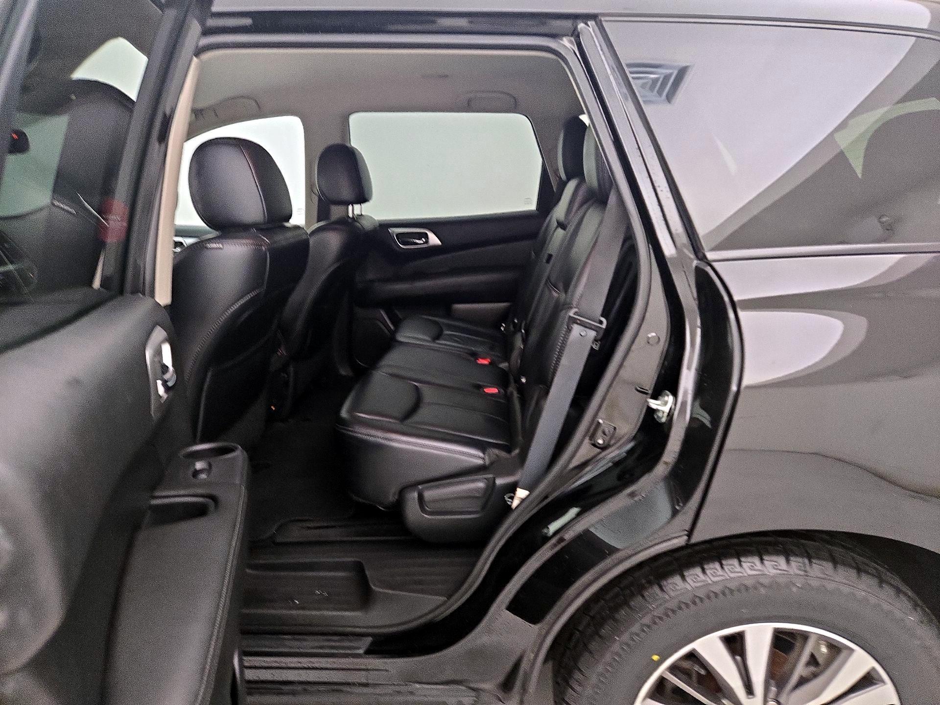 Thumbnail: 2017 Nissan Pathfinder - 17