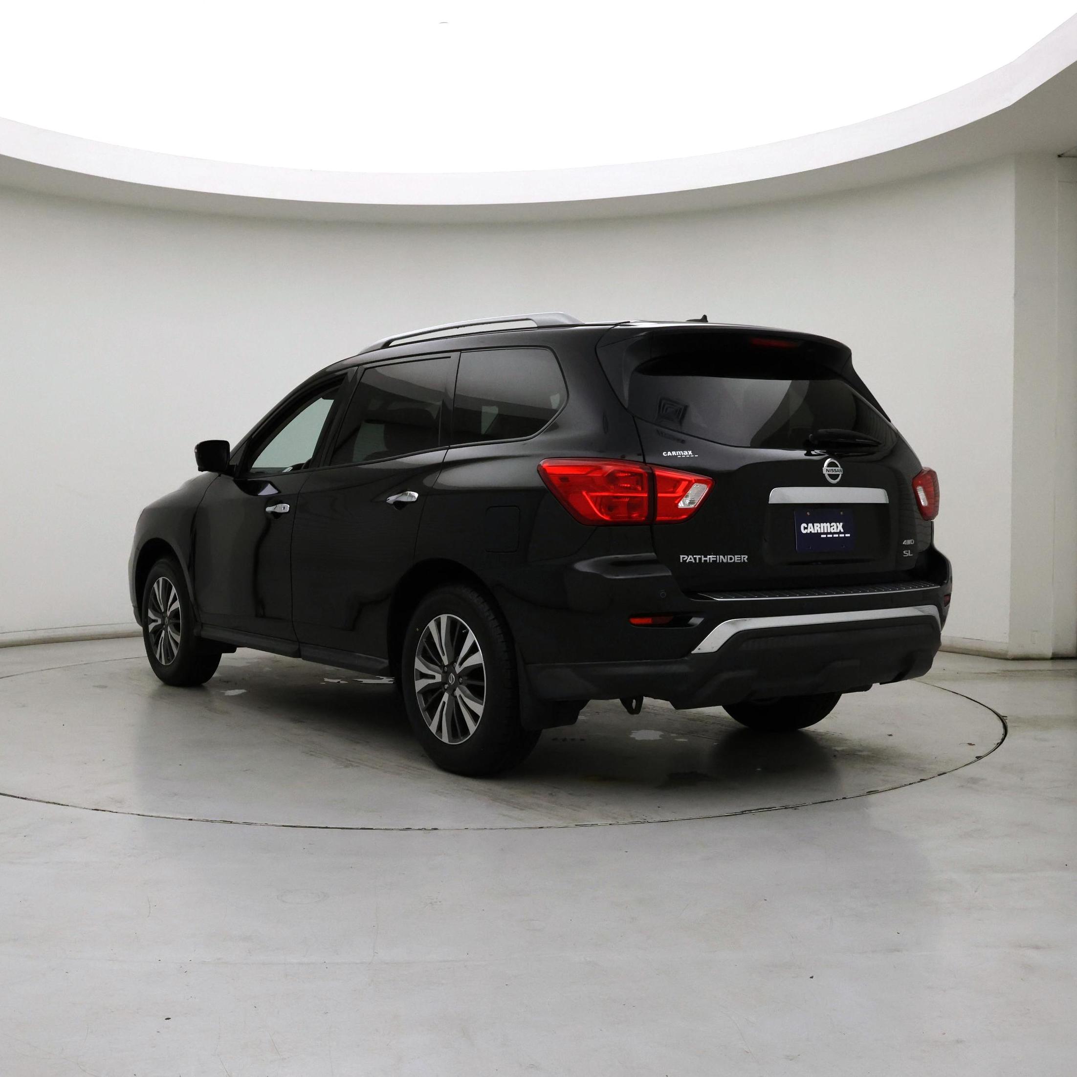 Thumbnail: 2017 Nissan Pathfinder - 2