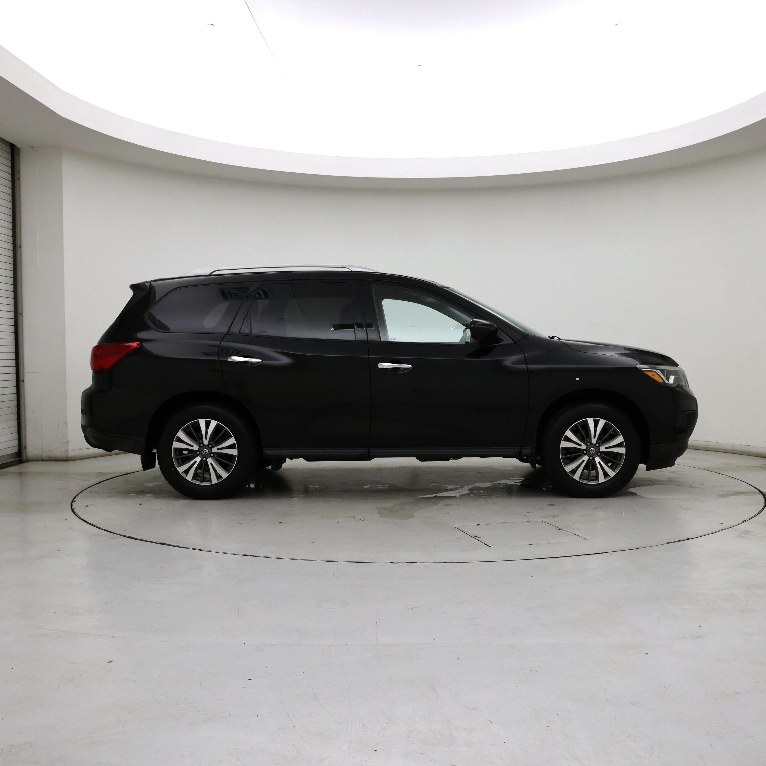 Thumbnail: 2017 Nissan Pathfinder - 7