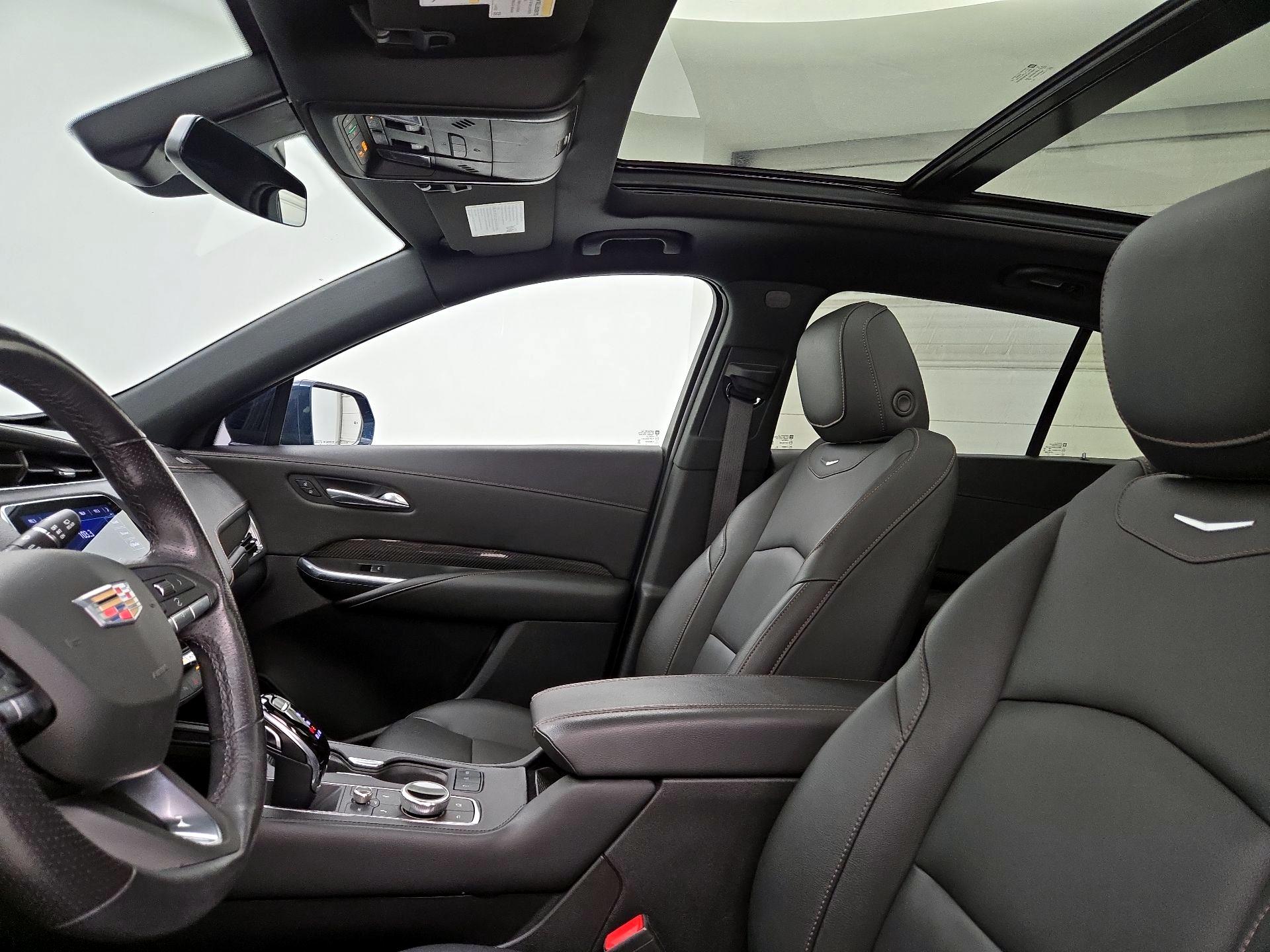 Thumbnail: 2021 Cadillac XT4 - 18