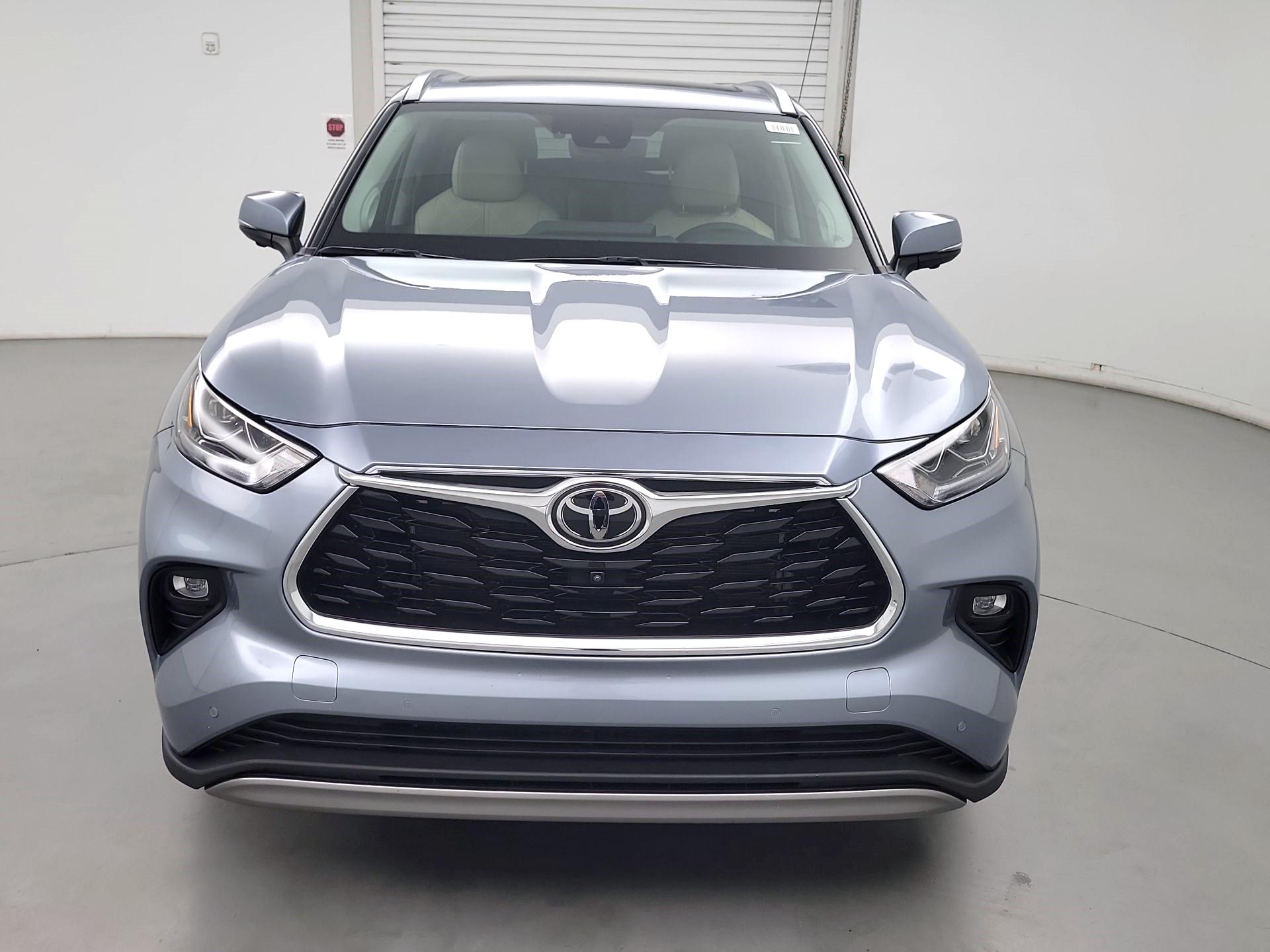 Thumbnail: 2023 Toyota Highlander - 2