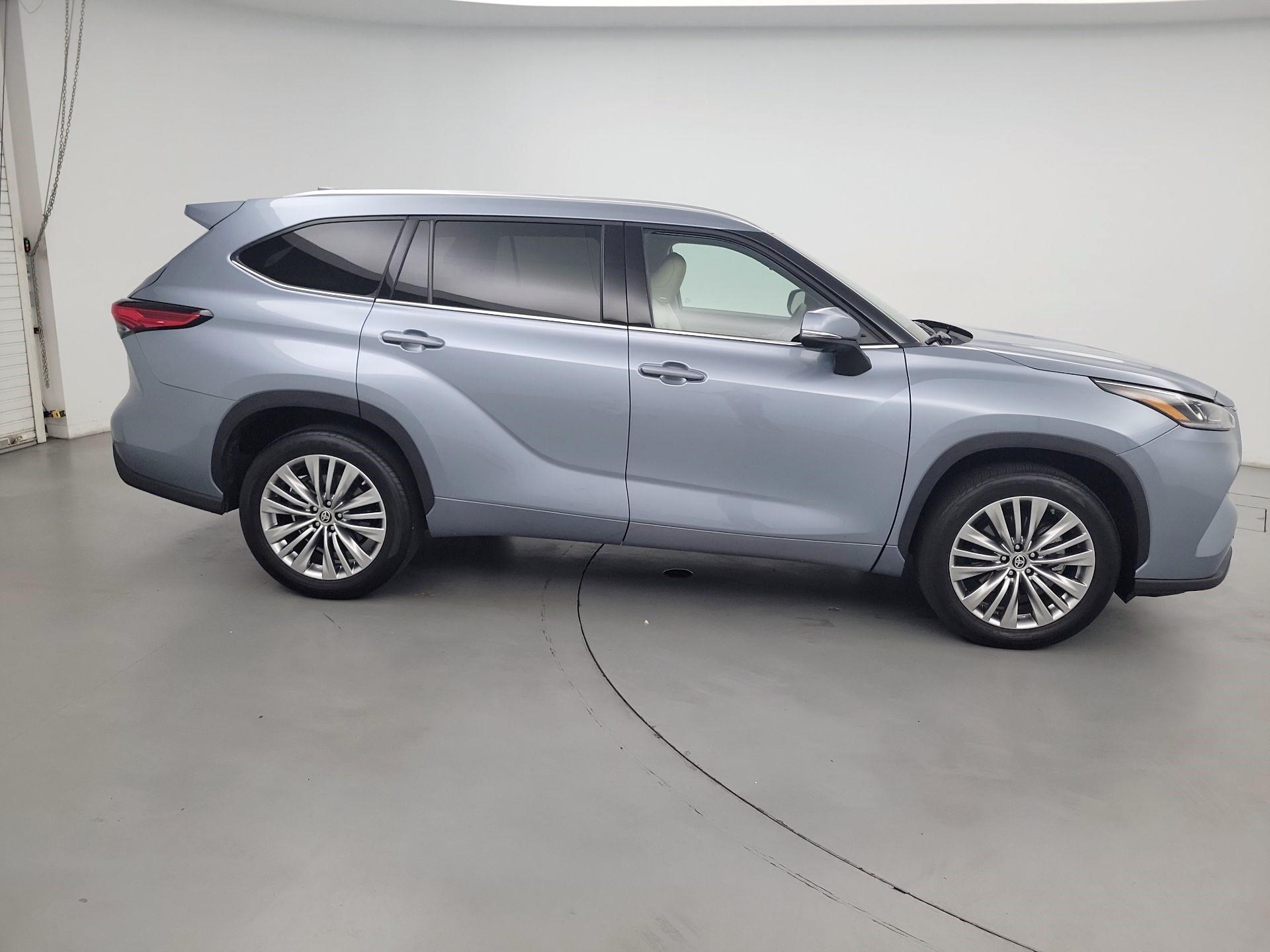 Thumbnail: 2023 Toyota Highlander - 4