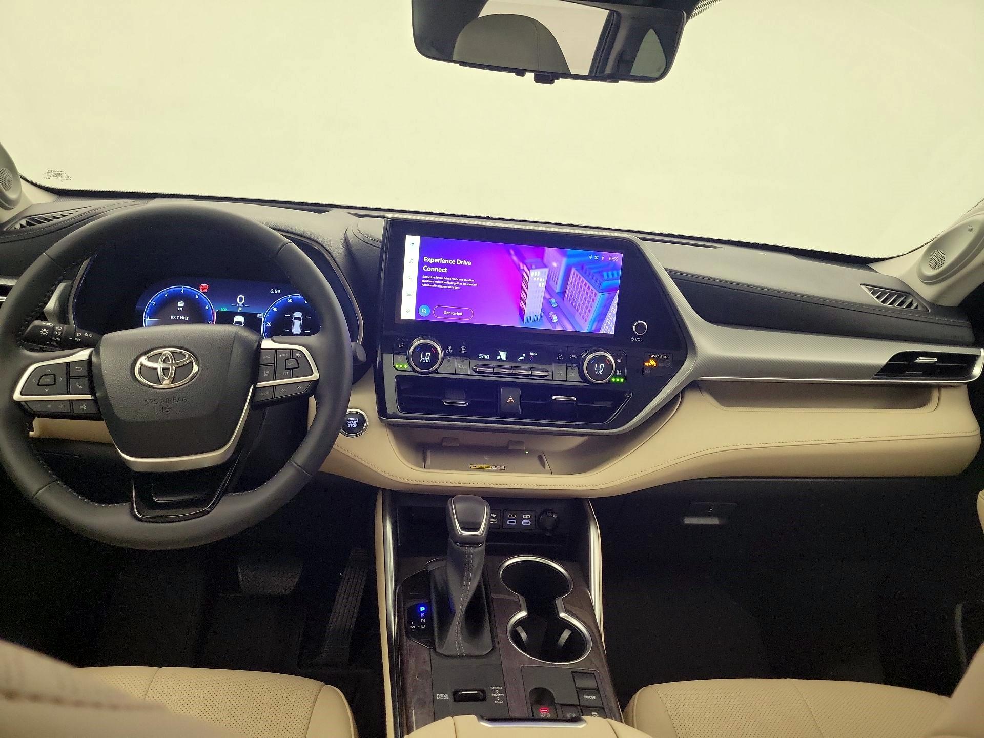 Thumbnail: 2023 Toyota Highlander - 8