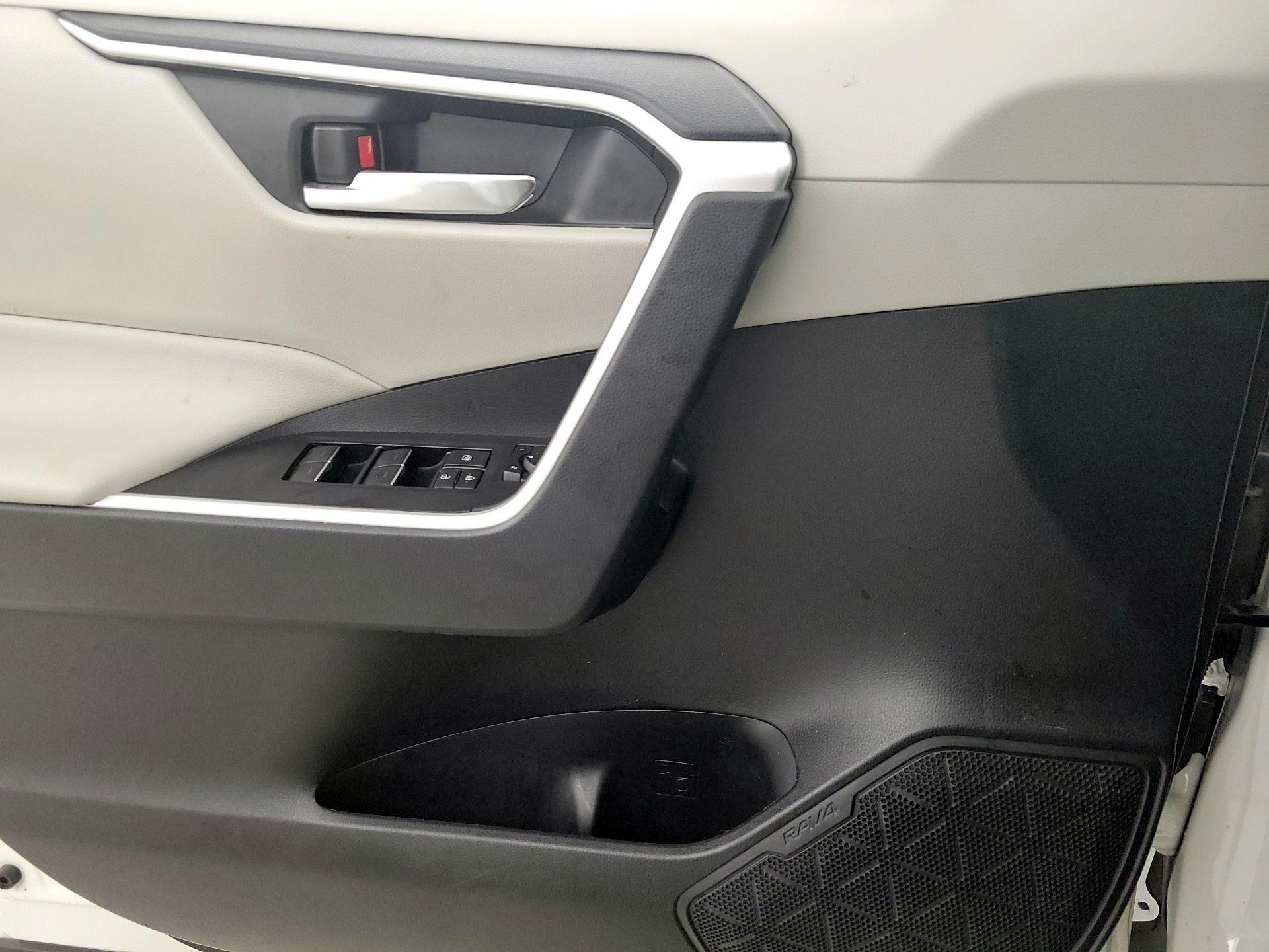 Thumbnail: 2022 Toyota RAV4 - 12