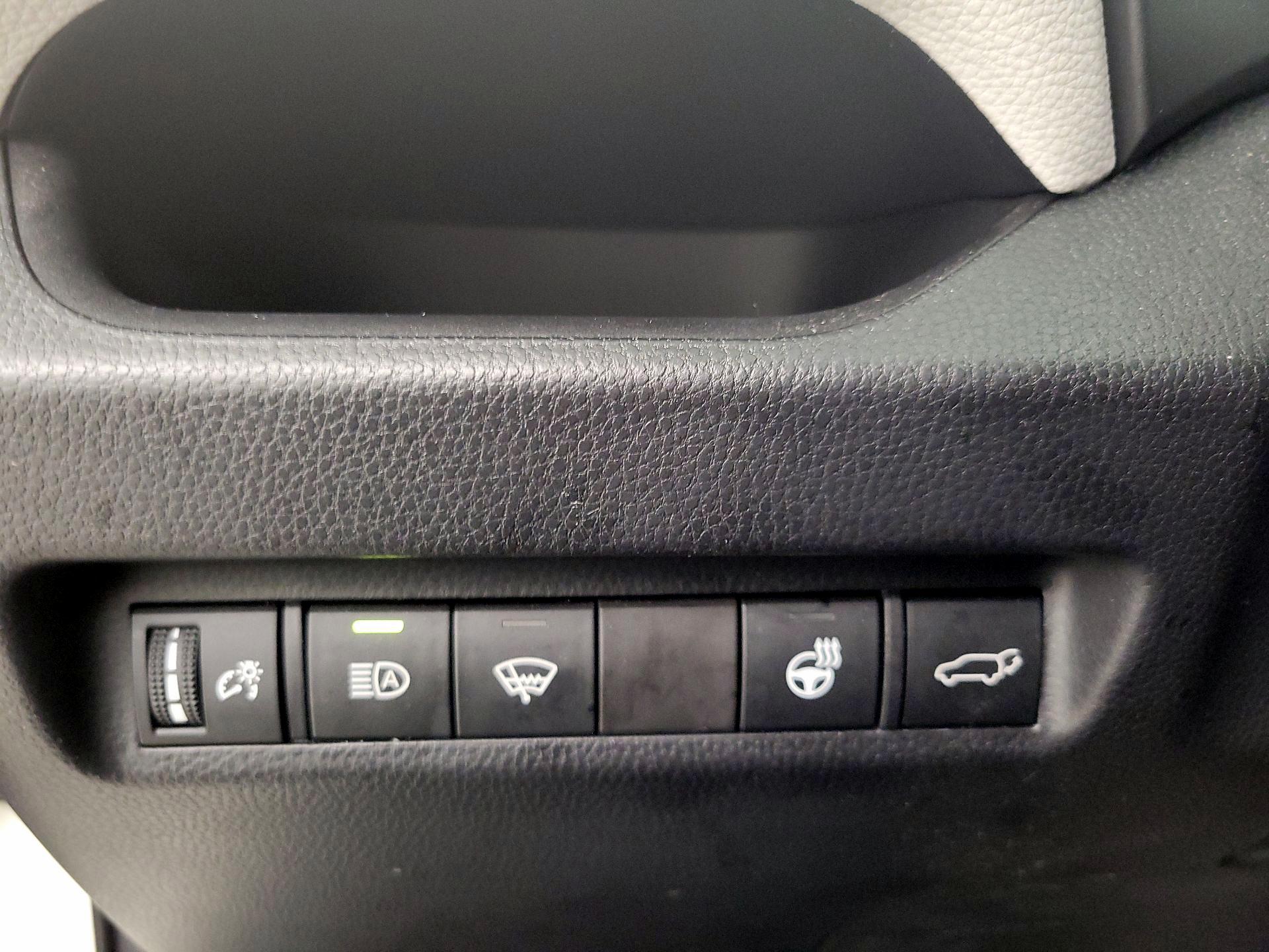 Thumbnail: 2022 Toyota RAV4 - 13