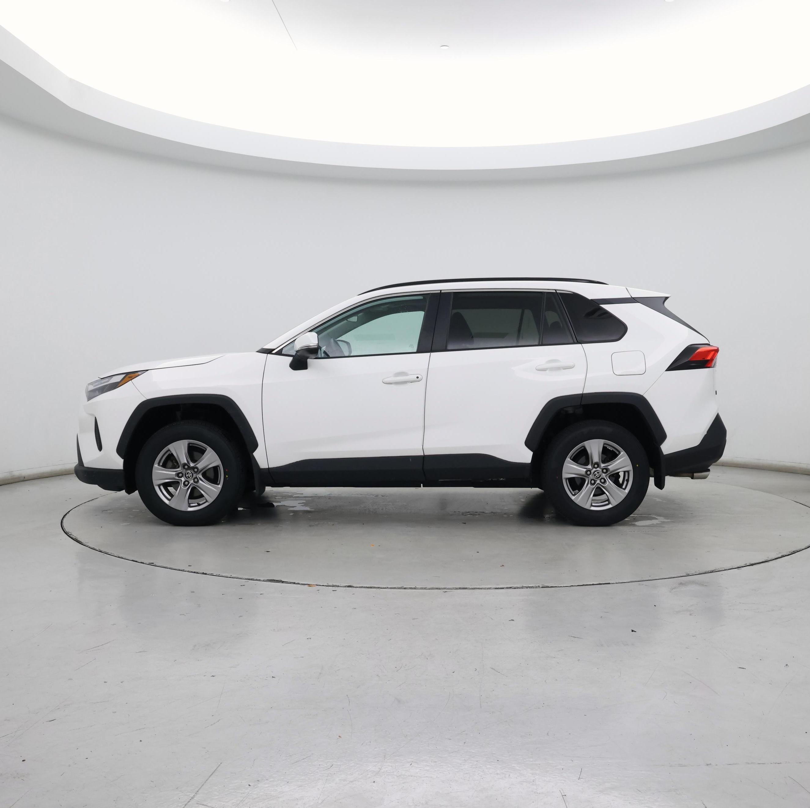 Thumbnail: 2022 Toyota RAV4 - 3