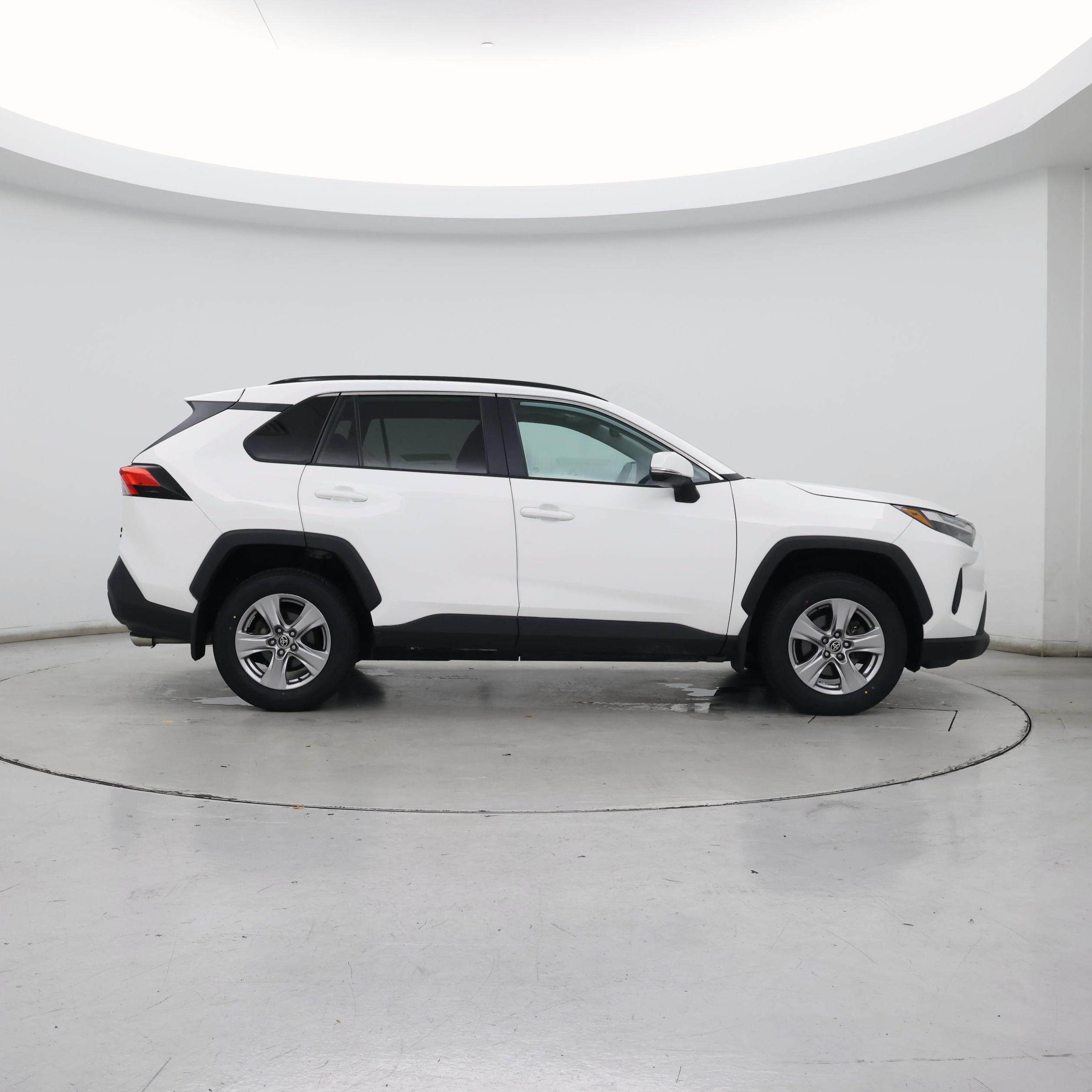 Thumbnail: 2022 Toyota RAV4 - 7