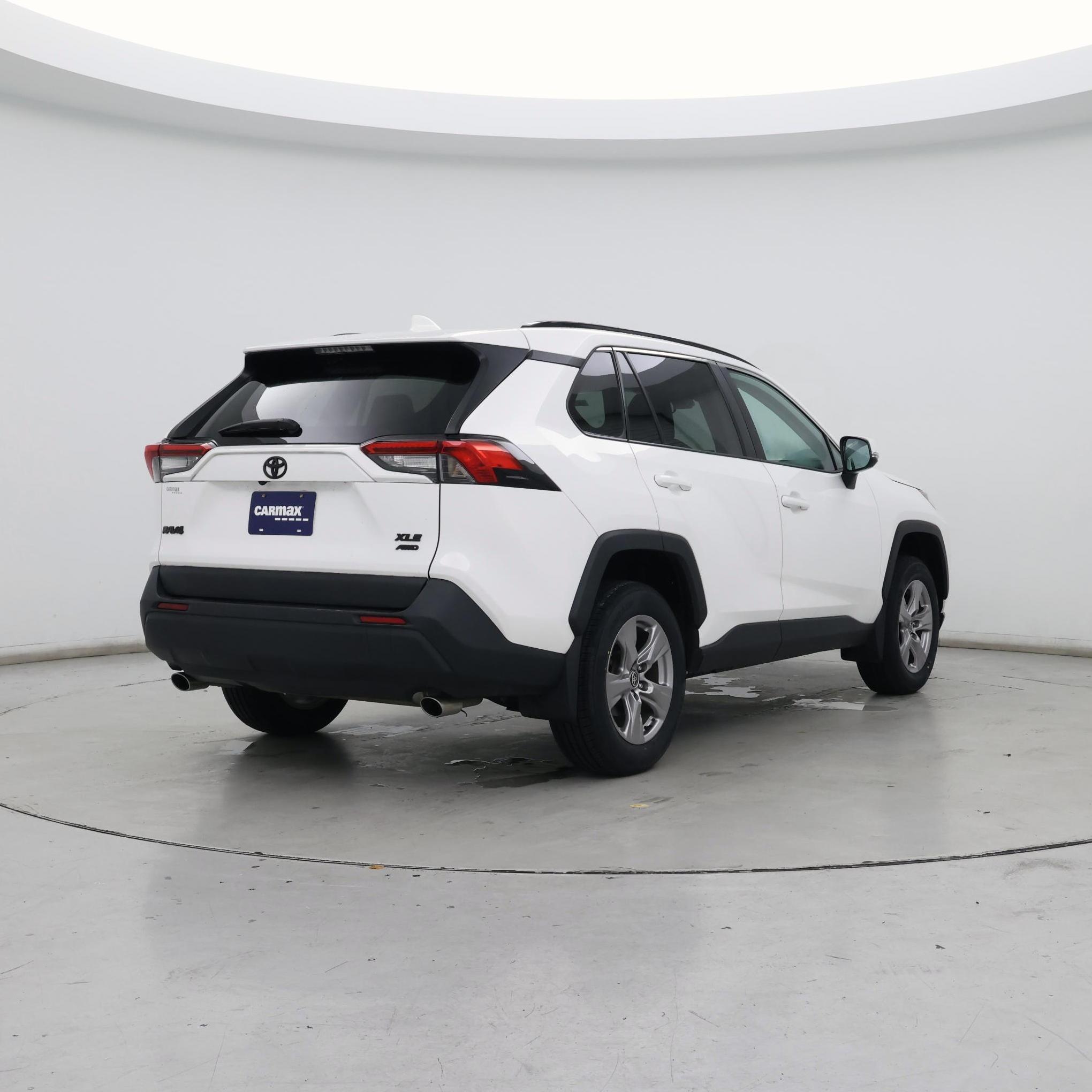 Thumbnail: 2022 Toyota RAV4 - 8