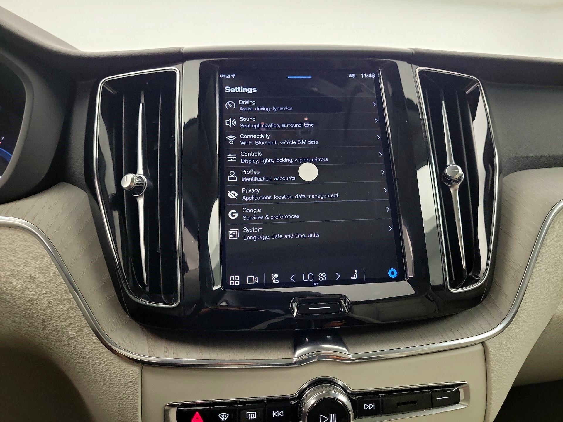 Thumbnail: 2023 Volvo XC60 - 12