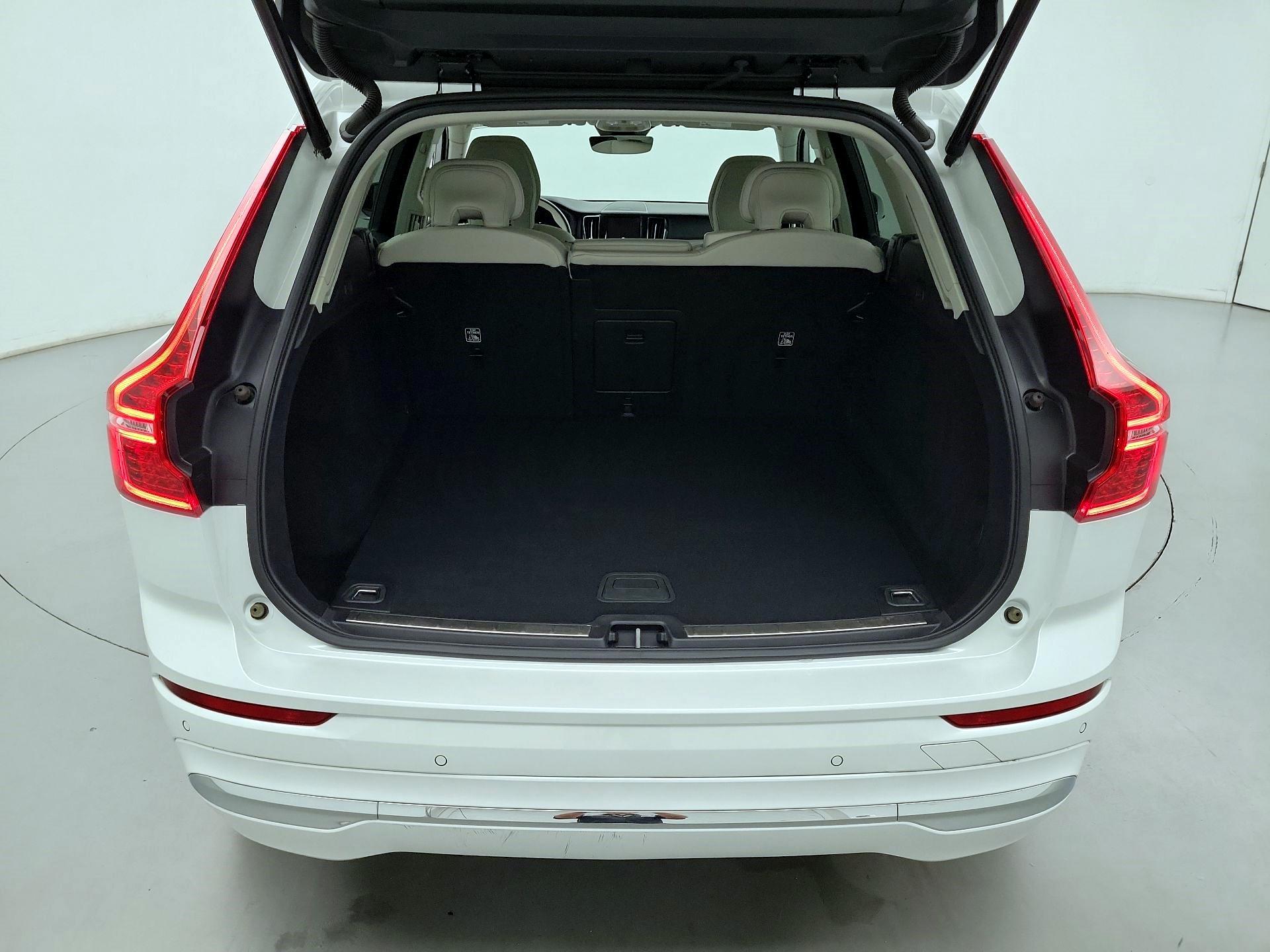 Thumbnail: 2023 Volvo XC60 - 18