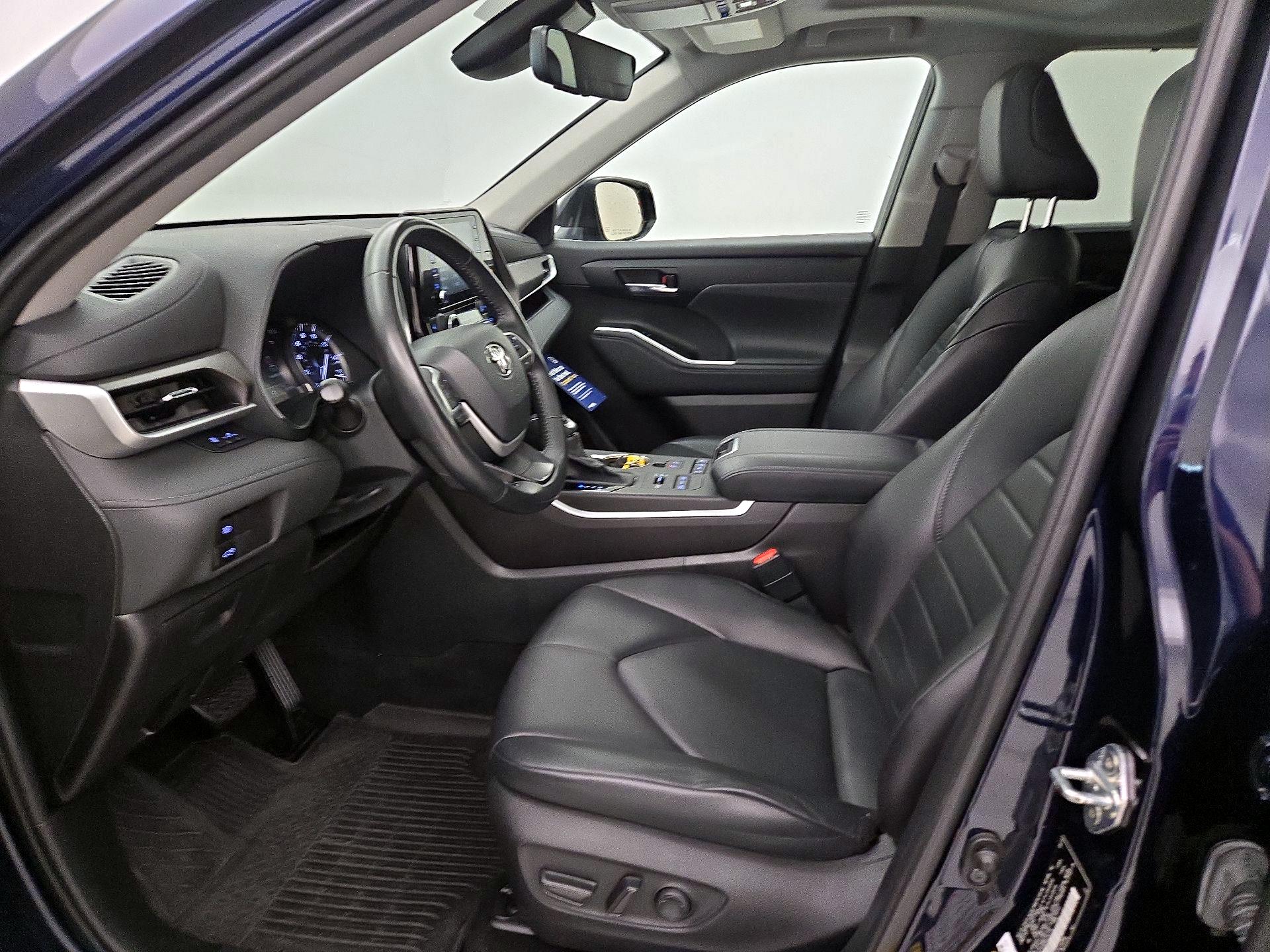 Thumbnail: 2022 Toyota Highlander - 11