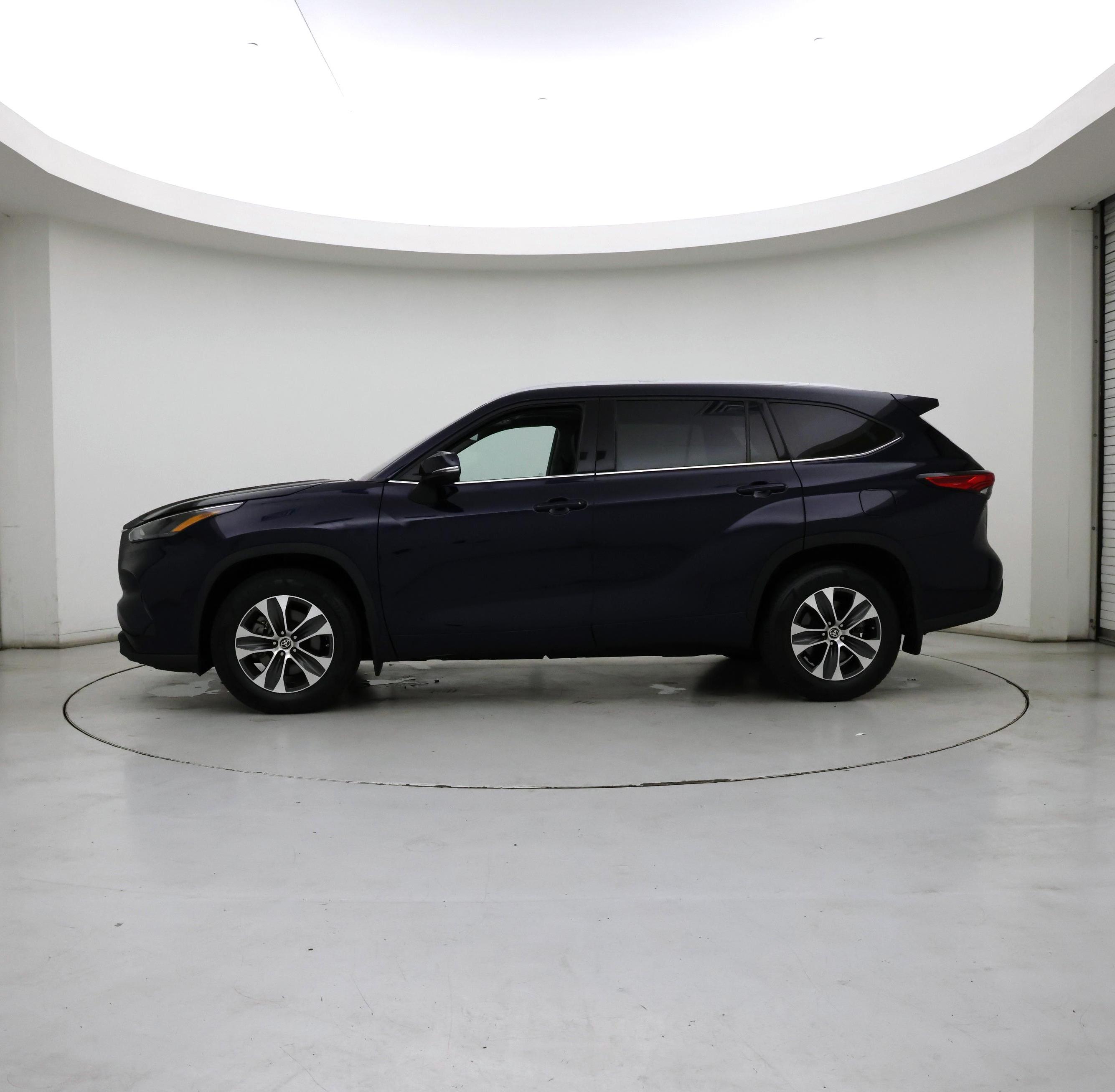 Thumbnail: 2022 Toyota Highlander - 3