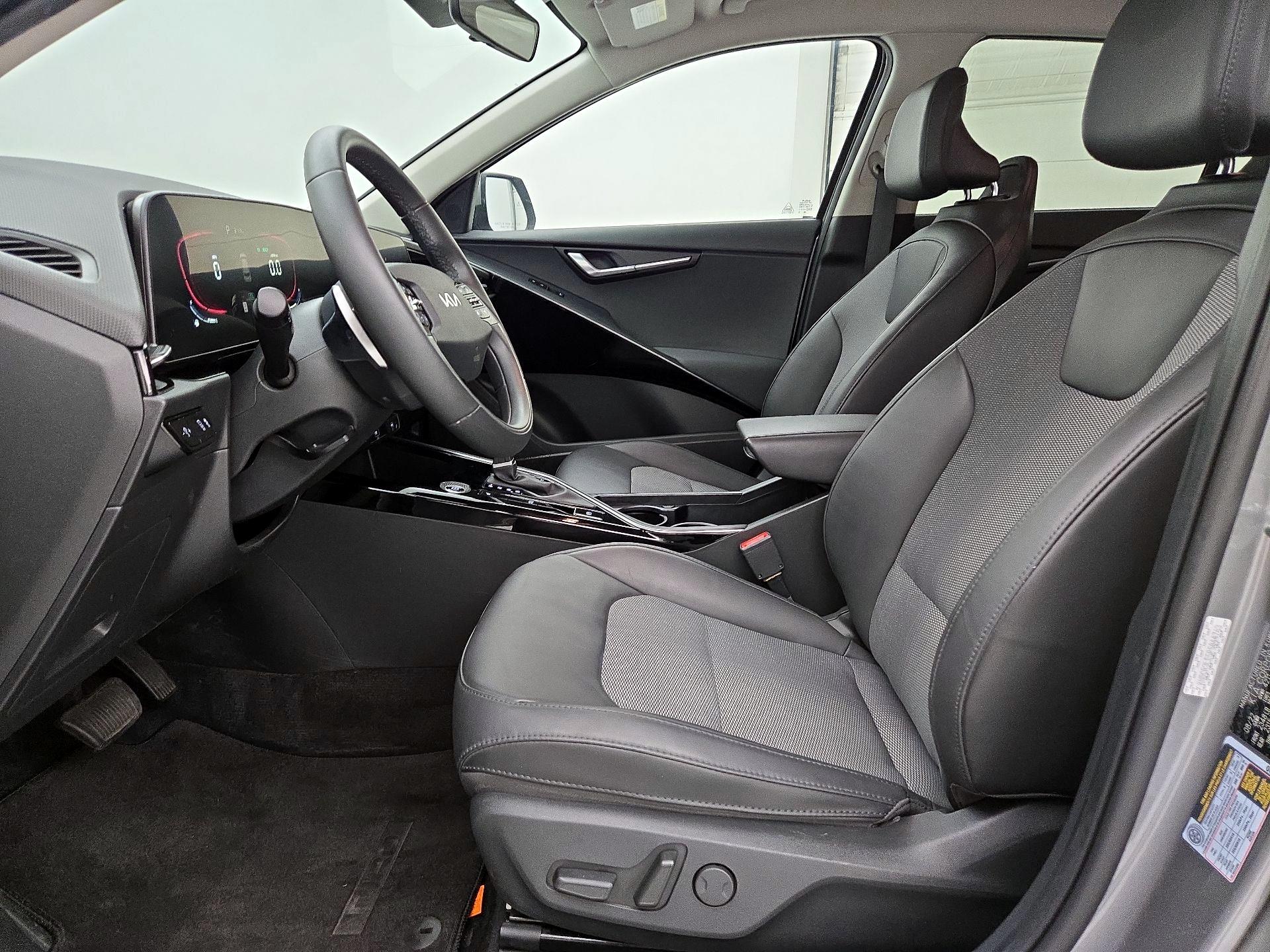 Thumbnail: 2023 Kia Niro - 11