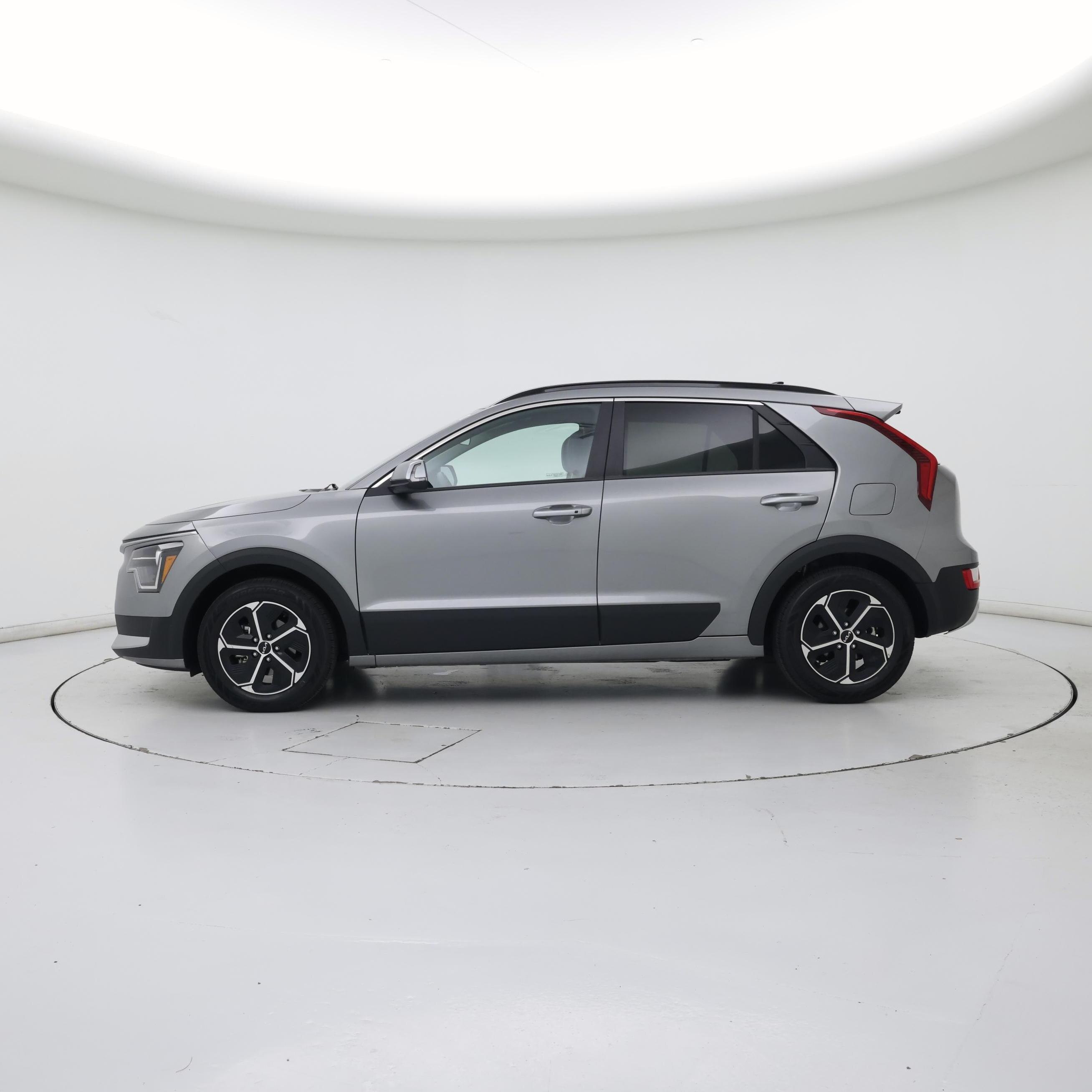 Thumbnail: 2023 Kia Niro - 3
