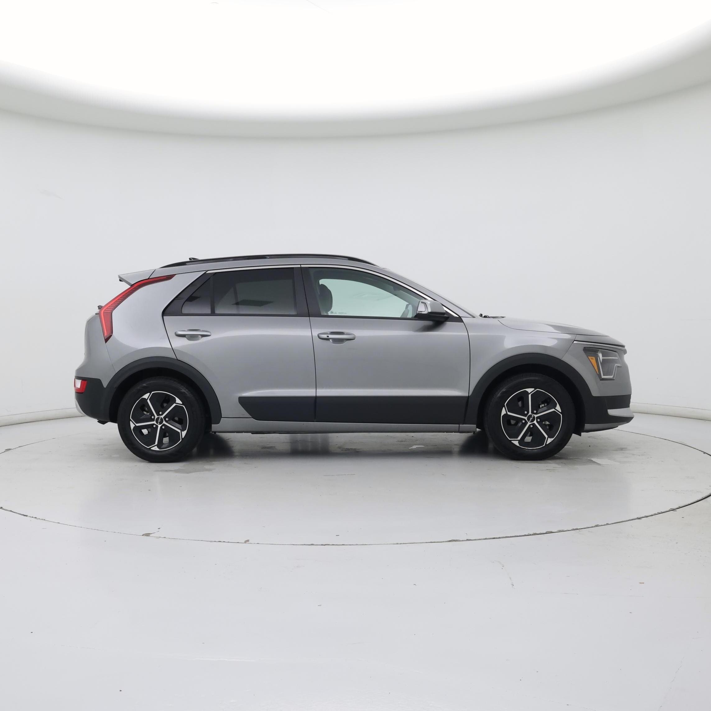 Thumbnail: 2023 Kia Niro - 7