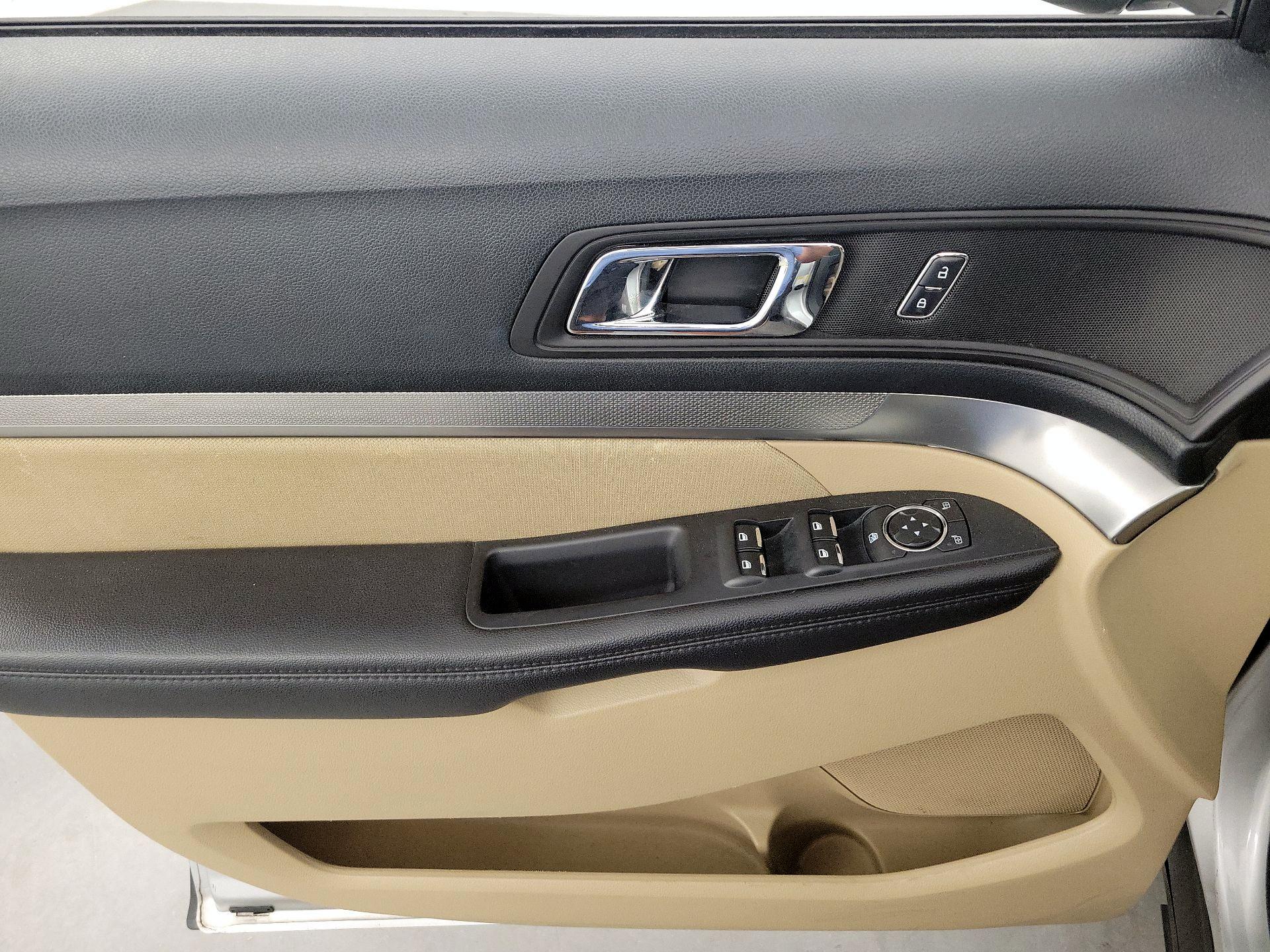 Thumbnail: 2016 Ford Explorer - 12