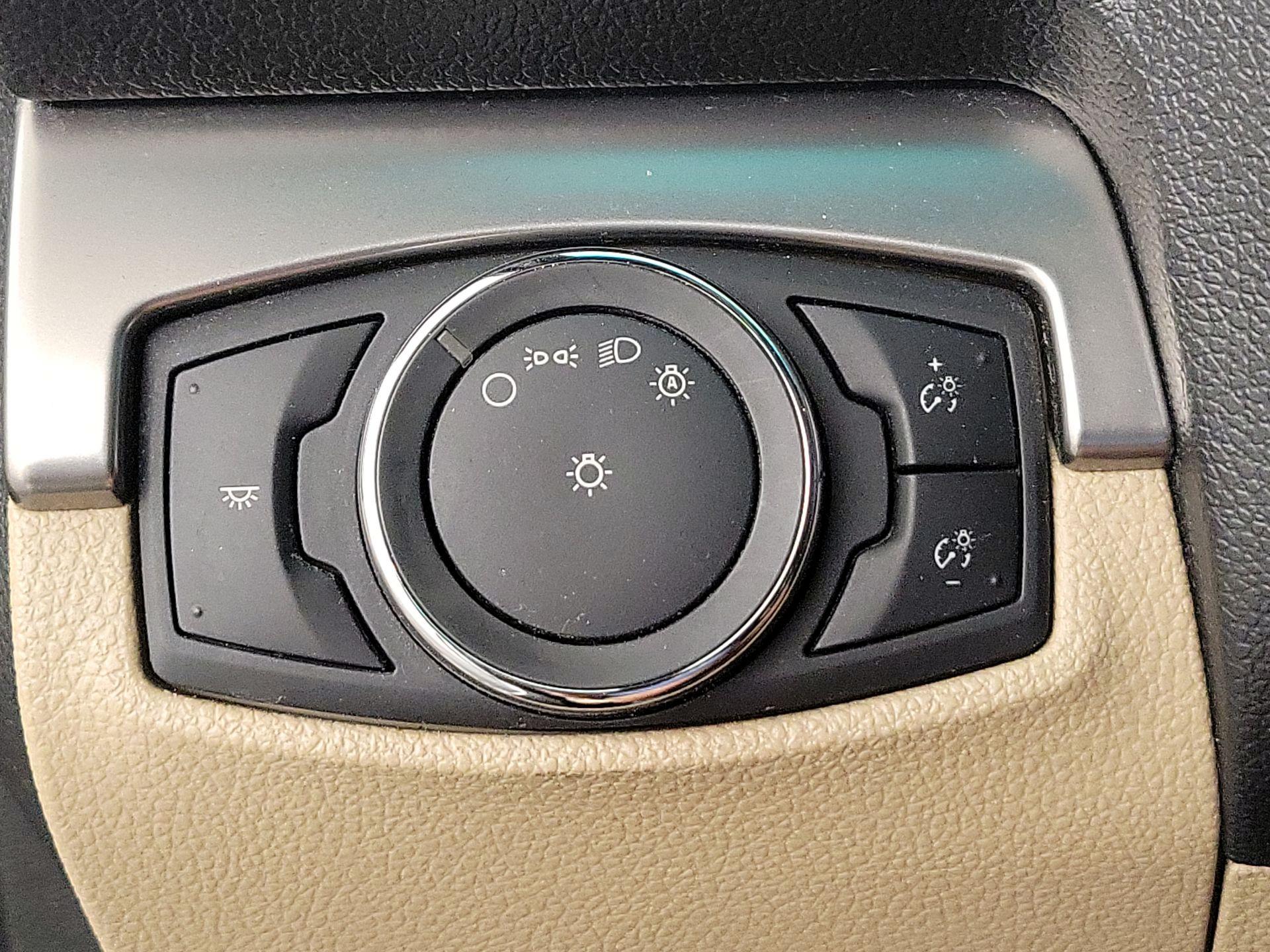 Thumbnail: 2016 Ford Explorer - 13