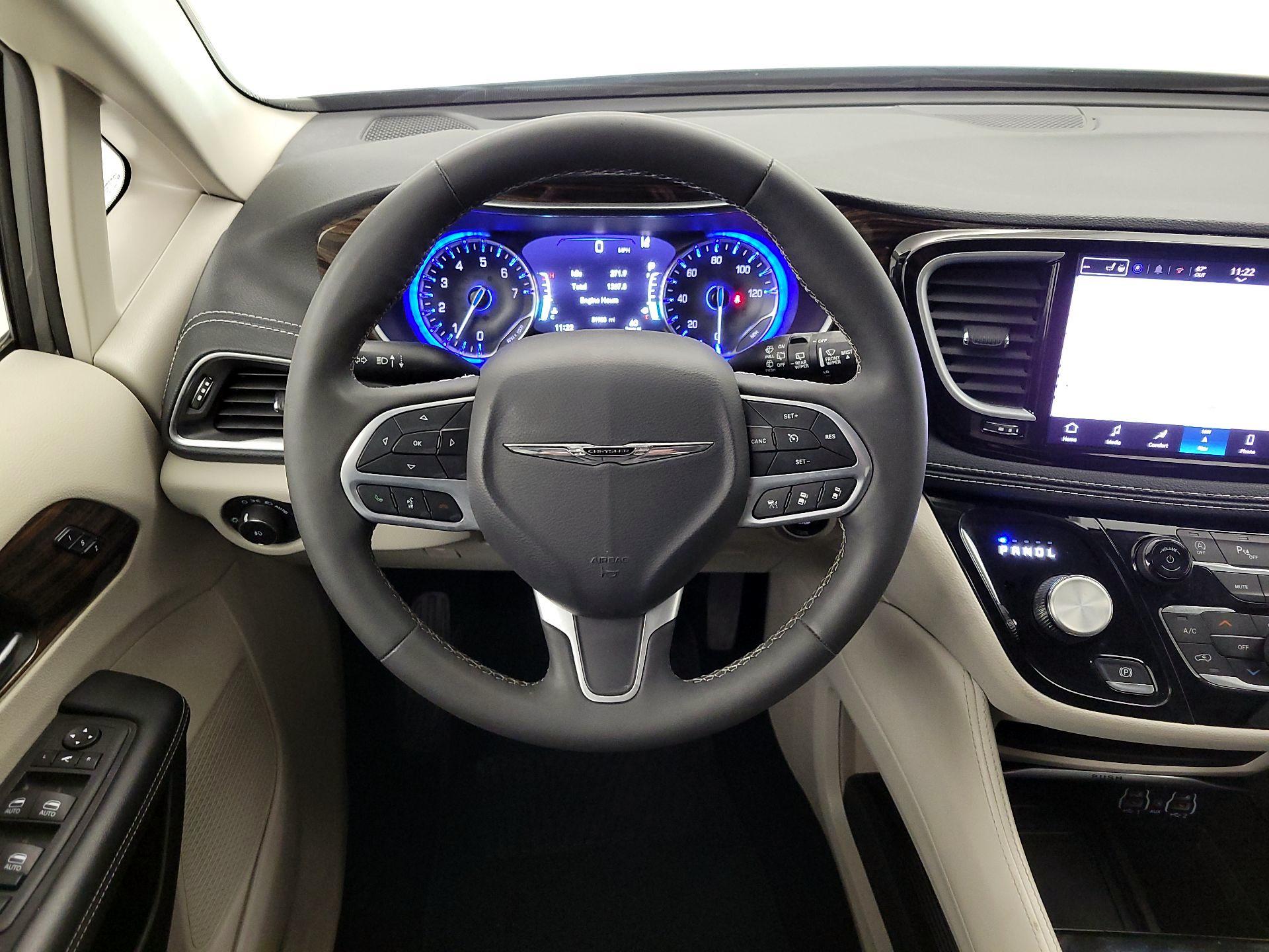 Thumbnail: 2023 Chrysler Pacifica - 10