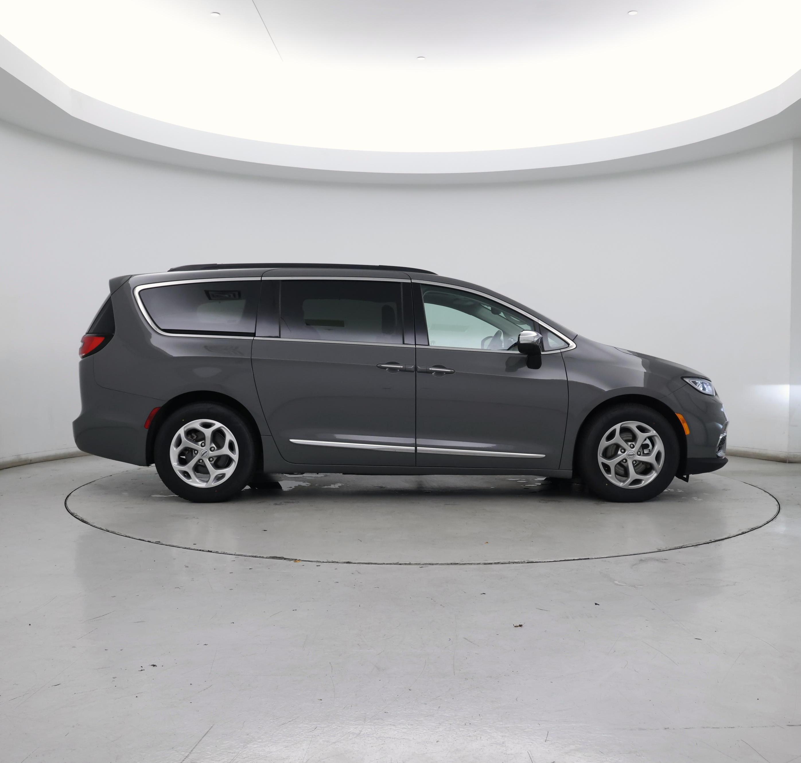 Thumbnail: 2023 Chrysler Pacifica - 7