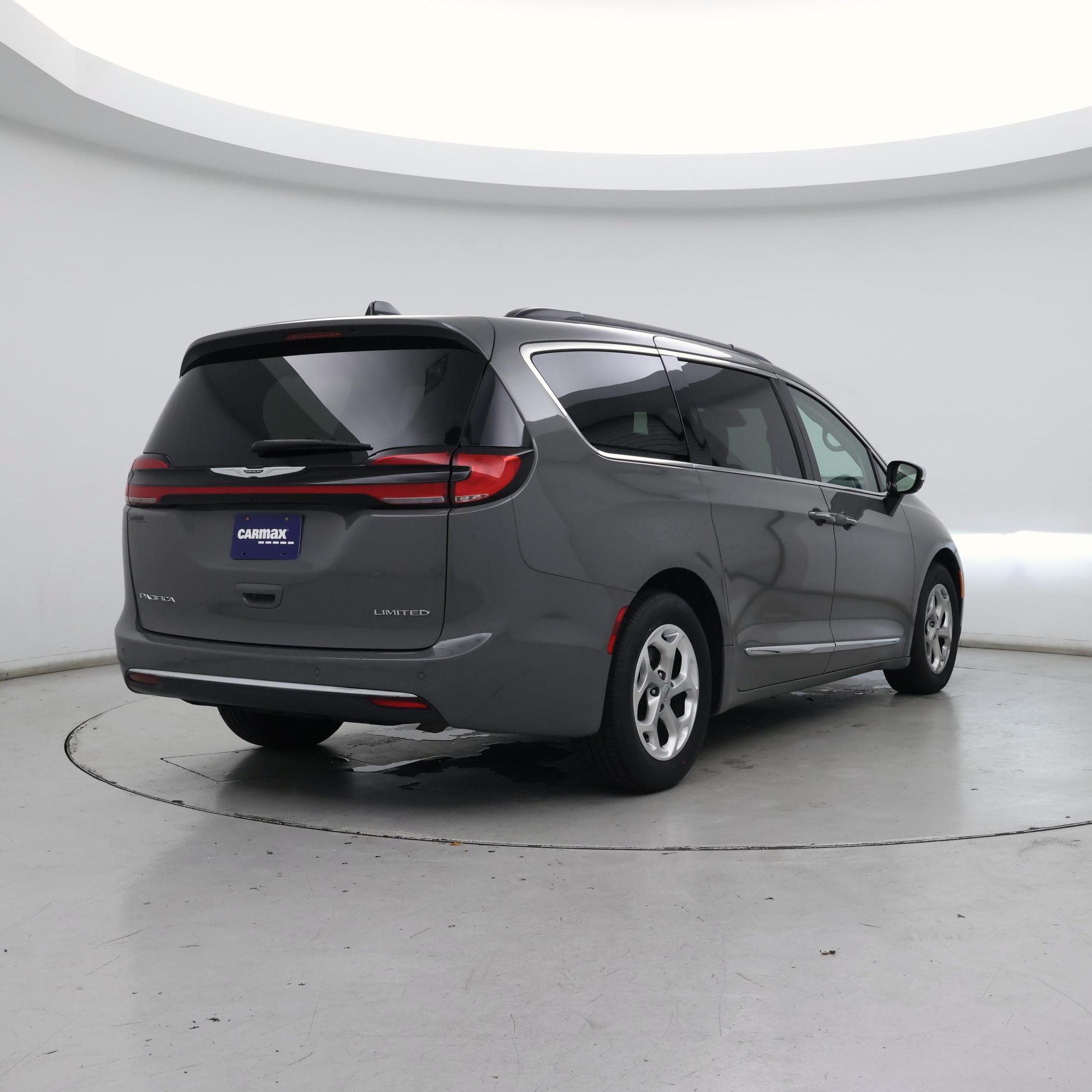 Thumbnail: 2023 Chrysler Pacifica - 8