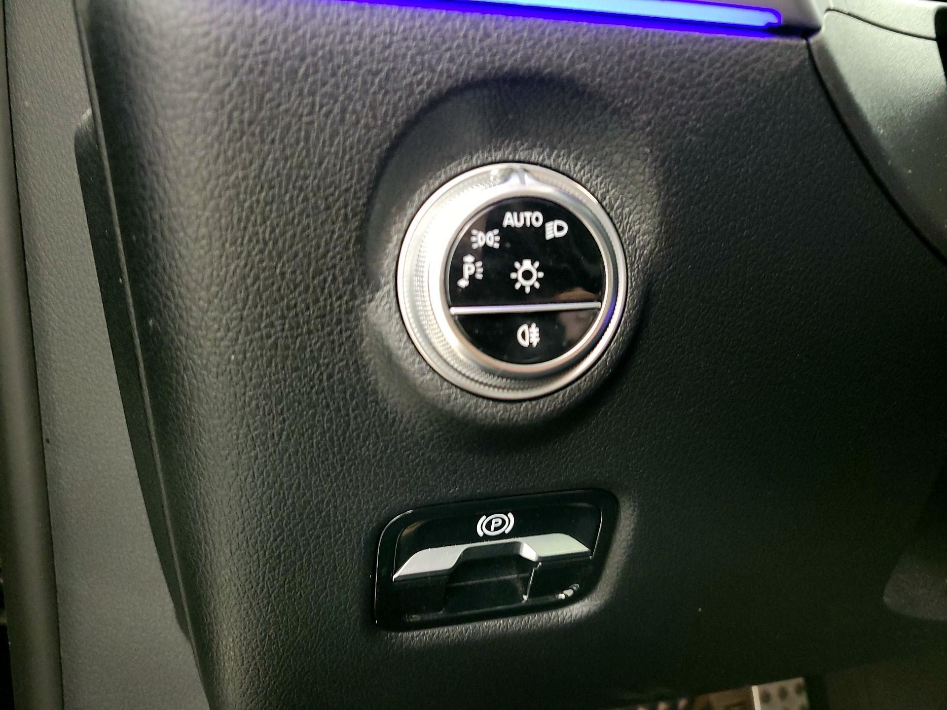 Thumbnail: 2022 Mercedes-Benz C-Class - 13