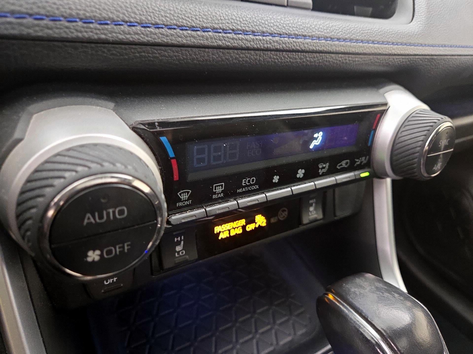 Thumbnail: 2020 Toyota RAV4 - 16