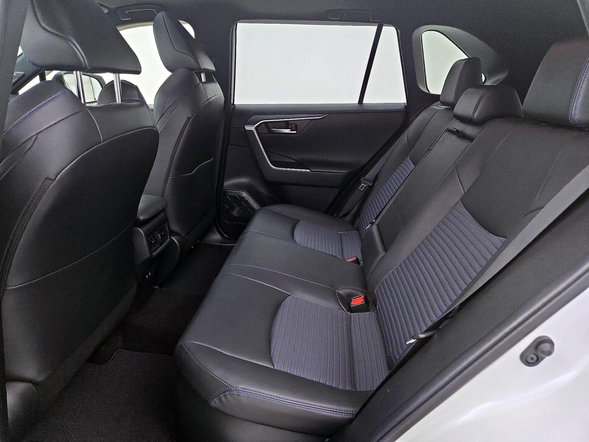 Thumbnail: 2020 Toyota RAV4 - 19