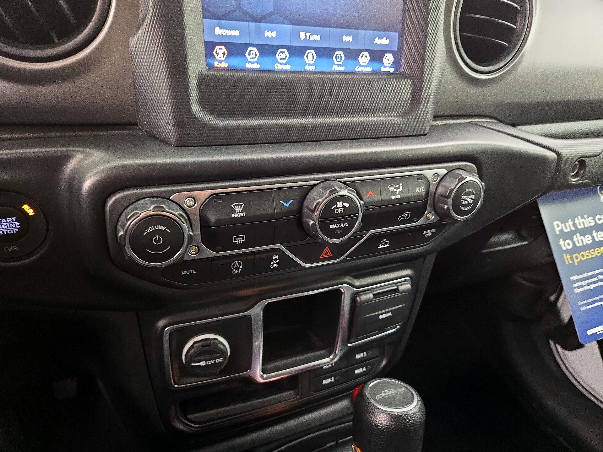 Thumbnail: 2023 Jeep Gladiator - 17