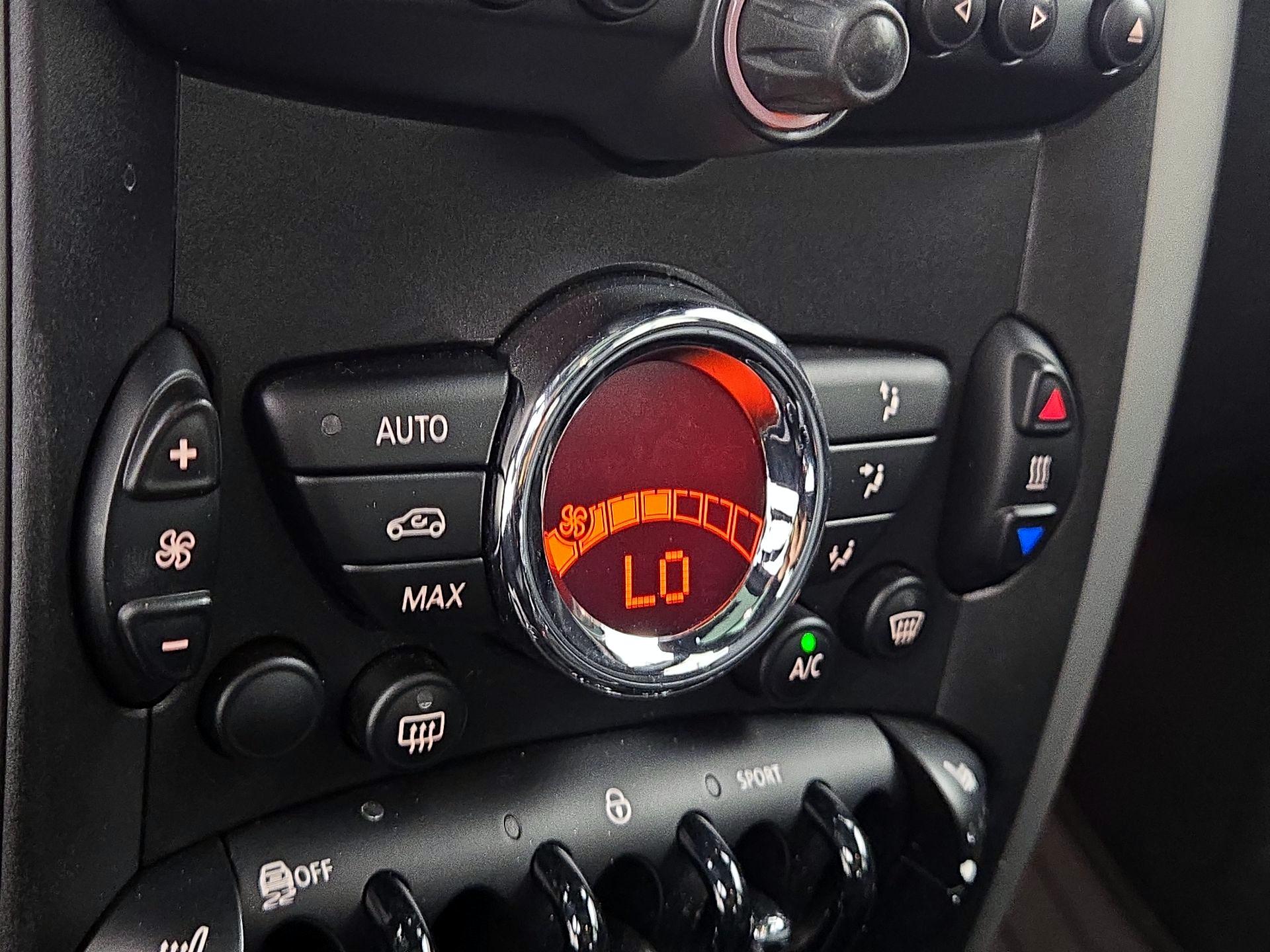 Thumbnail: 2015 MINI Cooper Countryman - 15