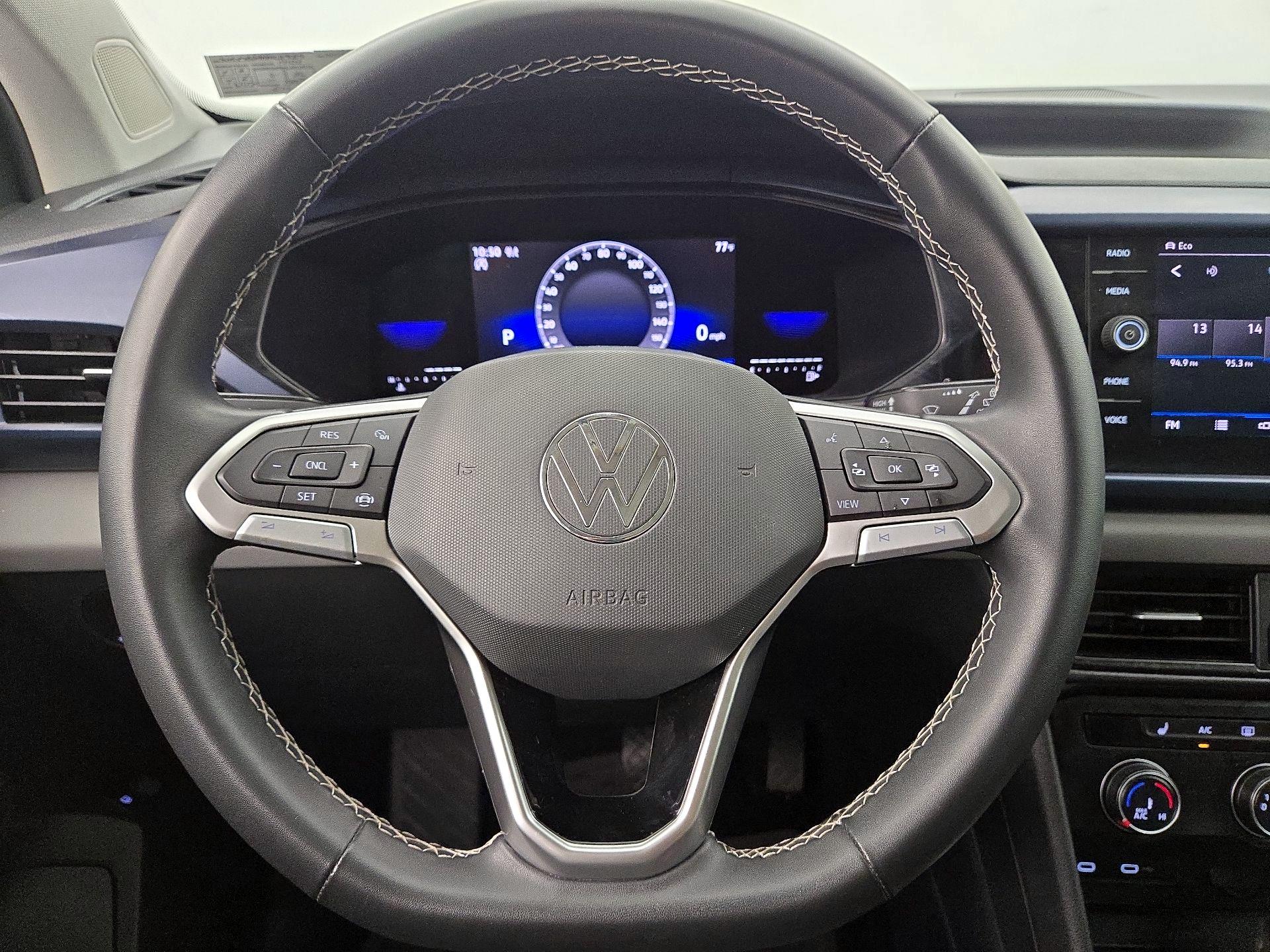 Thumbnail: 2022 Volkswagen Taos - 10