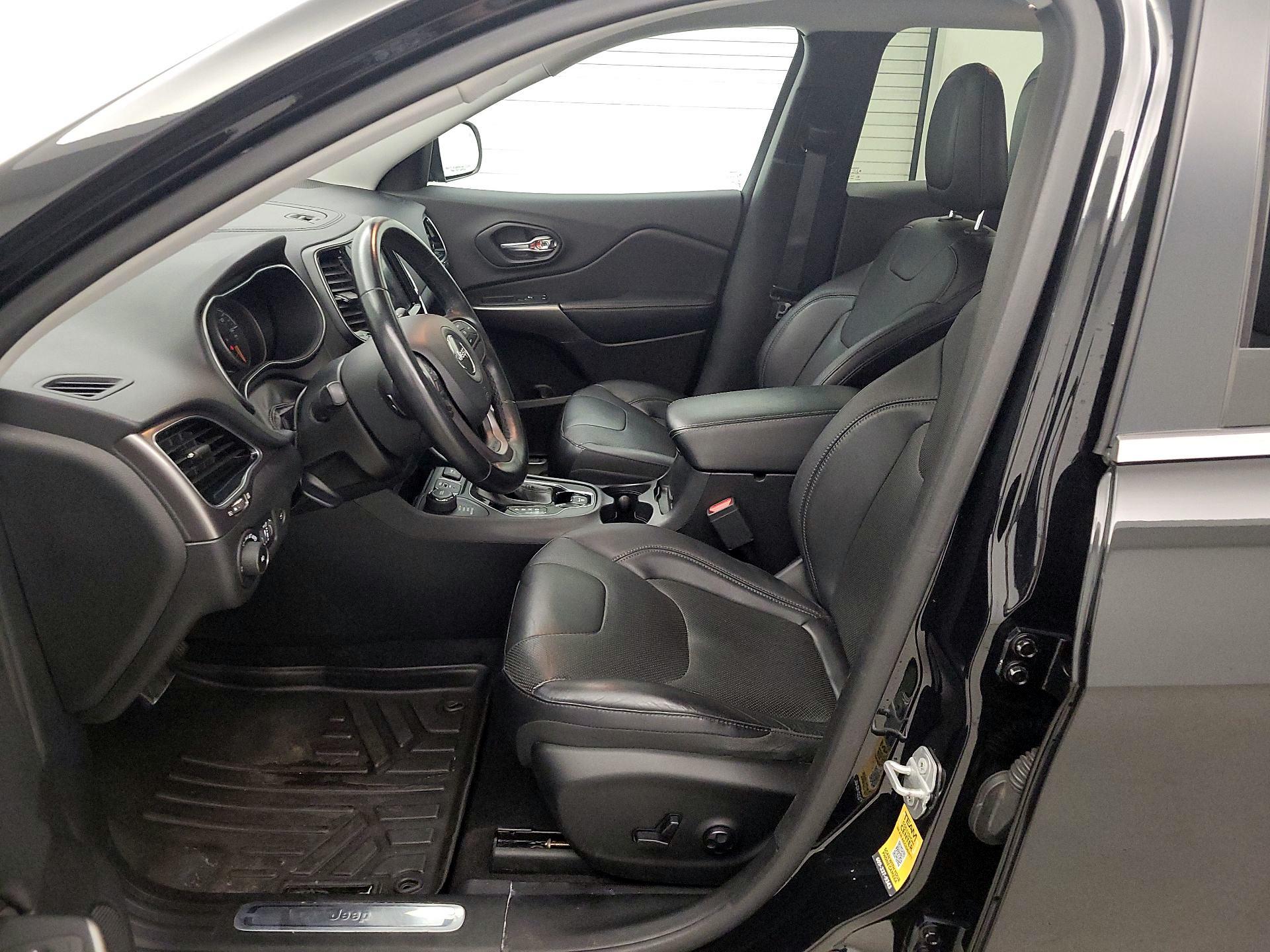 Thumbnail: 2019 Jeep Cherokee - 11