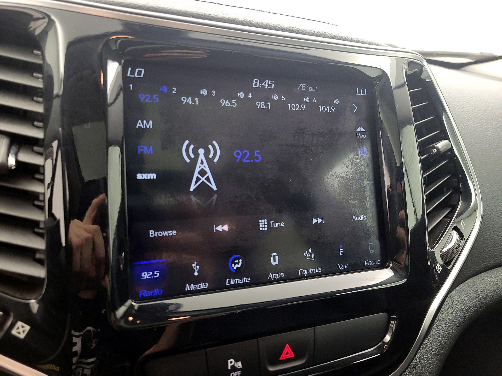 Thumbnail: 2019 Jeep Cherokee - 15