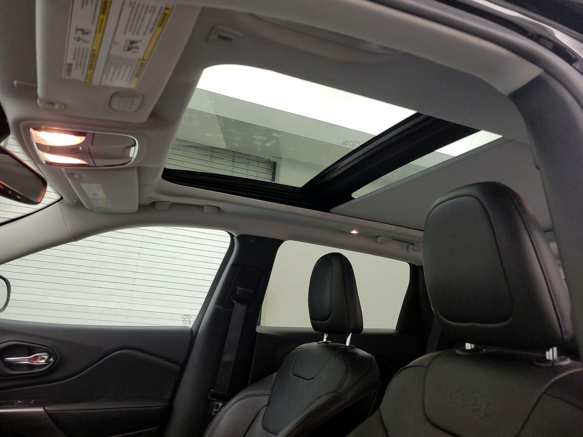 Thumbnail: 2019 Jeep Cherokee - 19