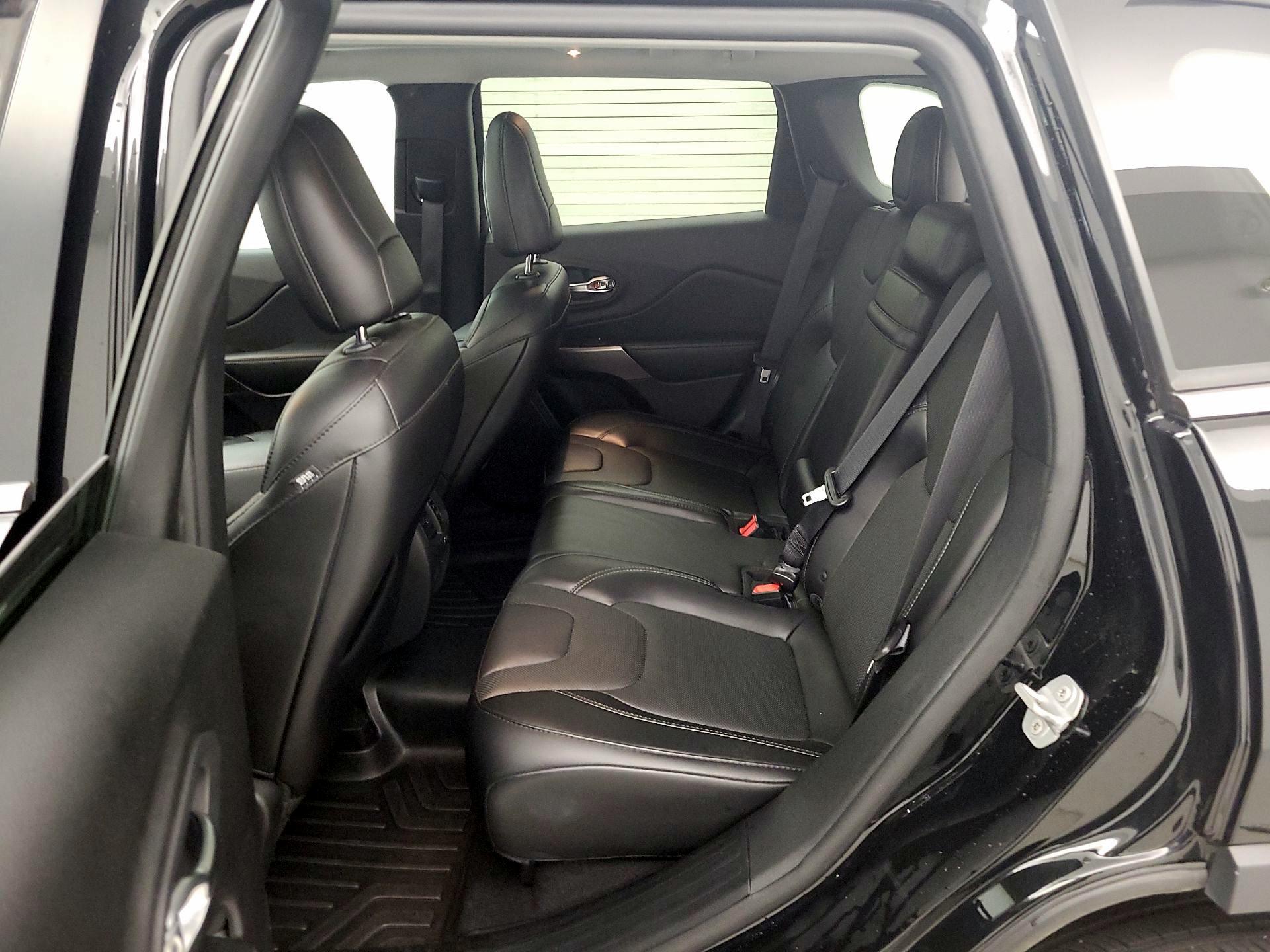 Thumbnail: 2019 Jeep Cherokee - 20