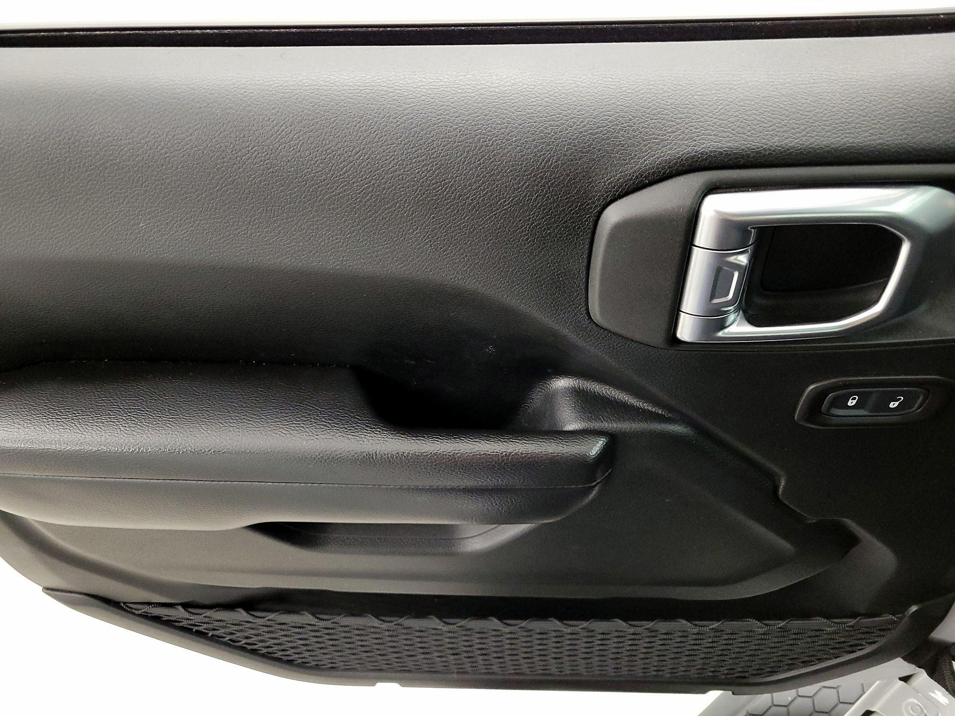 Thumbnail: 2019 Jeep Wrangler - 12